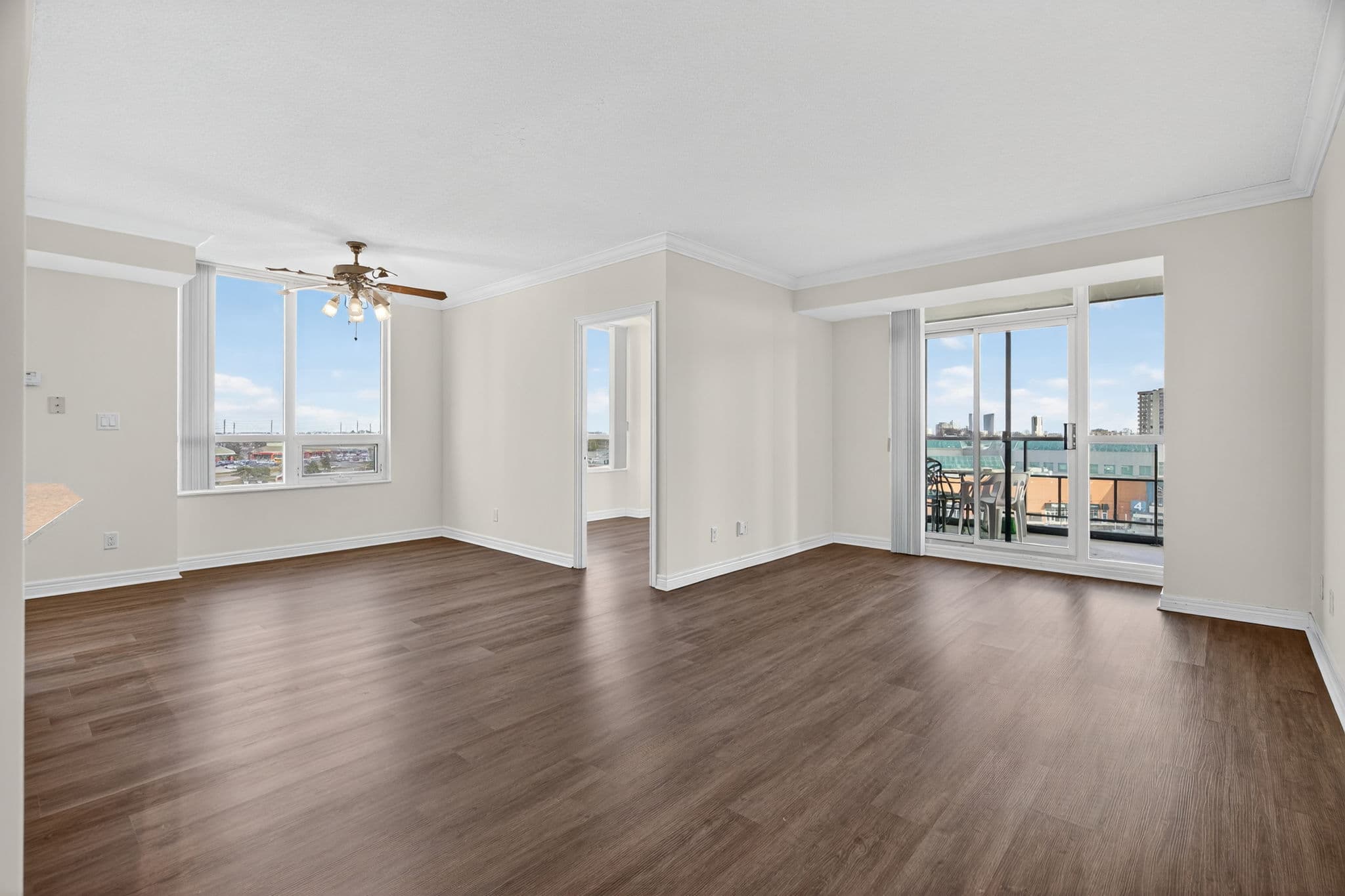 100 Promenade Cir Unit 707 Vaughan, ON L4J 7W7
