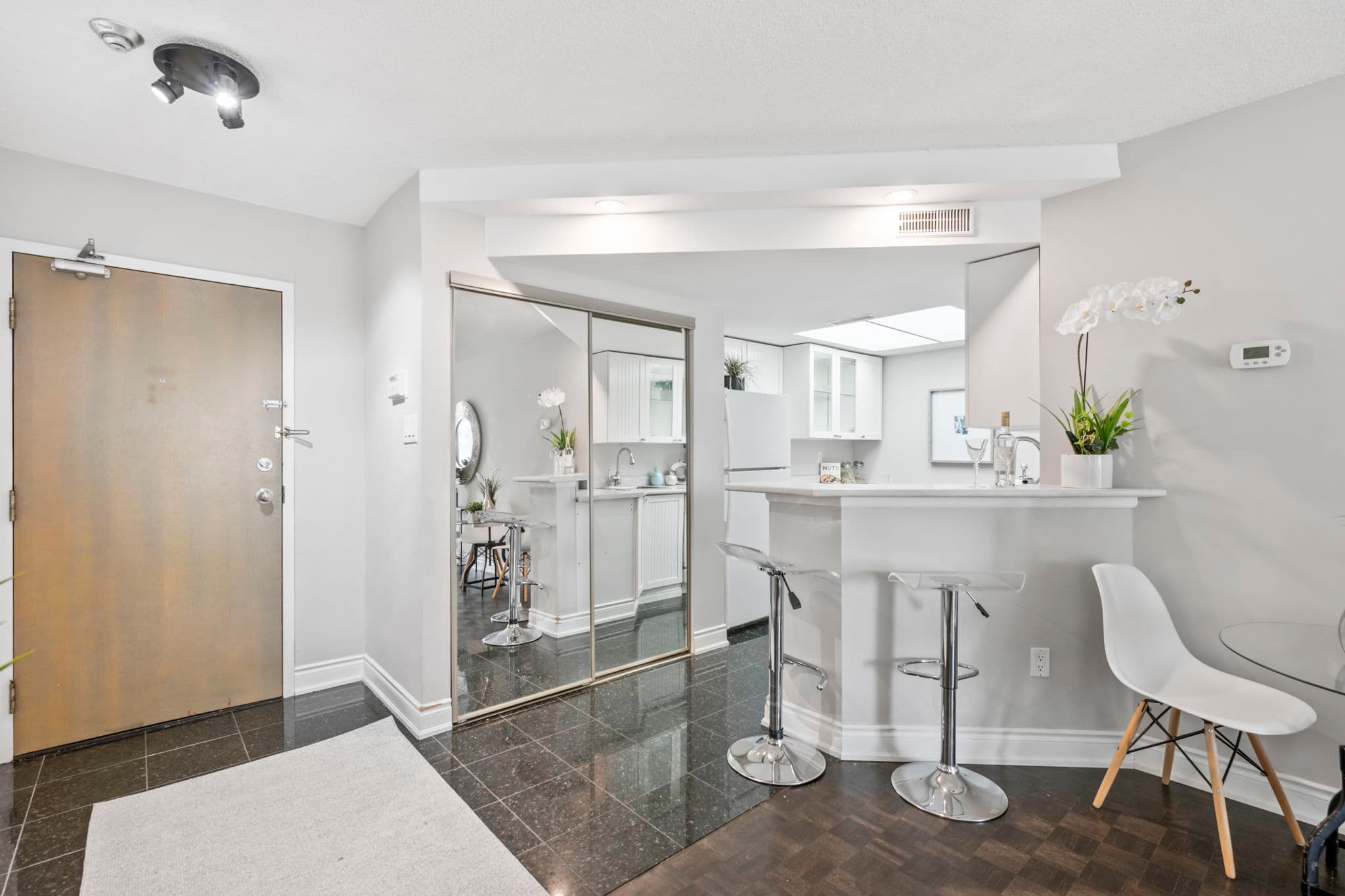 1001 Bay St. Unit 3006 Toronto, ON M5S 3C4