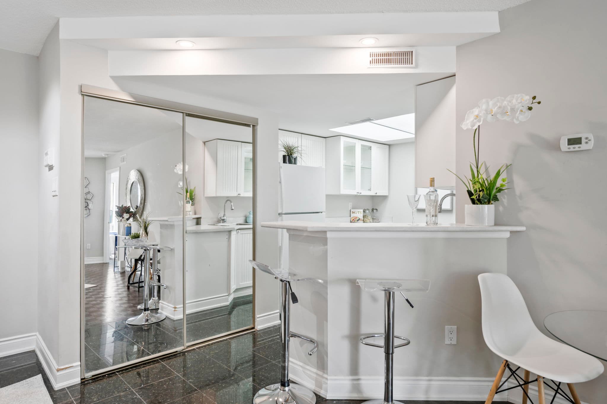 1001 Bay St. Unit 3006 Toronto, ON M5S 3C4