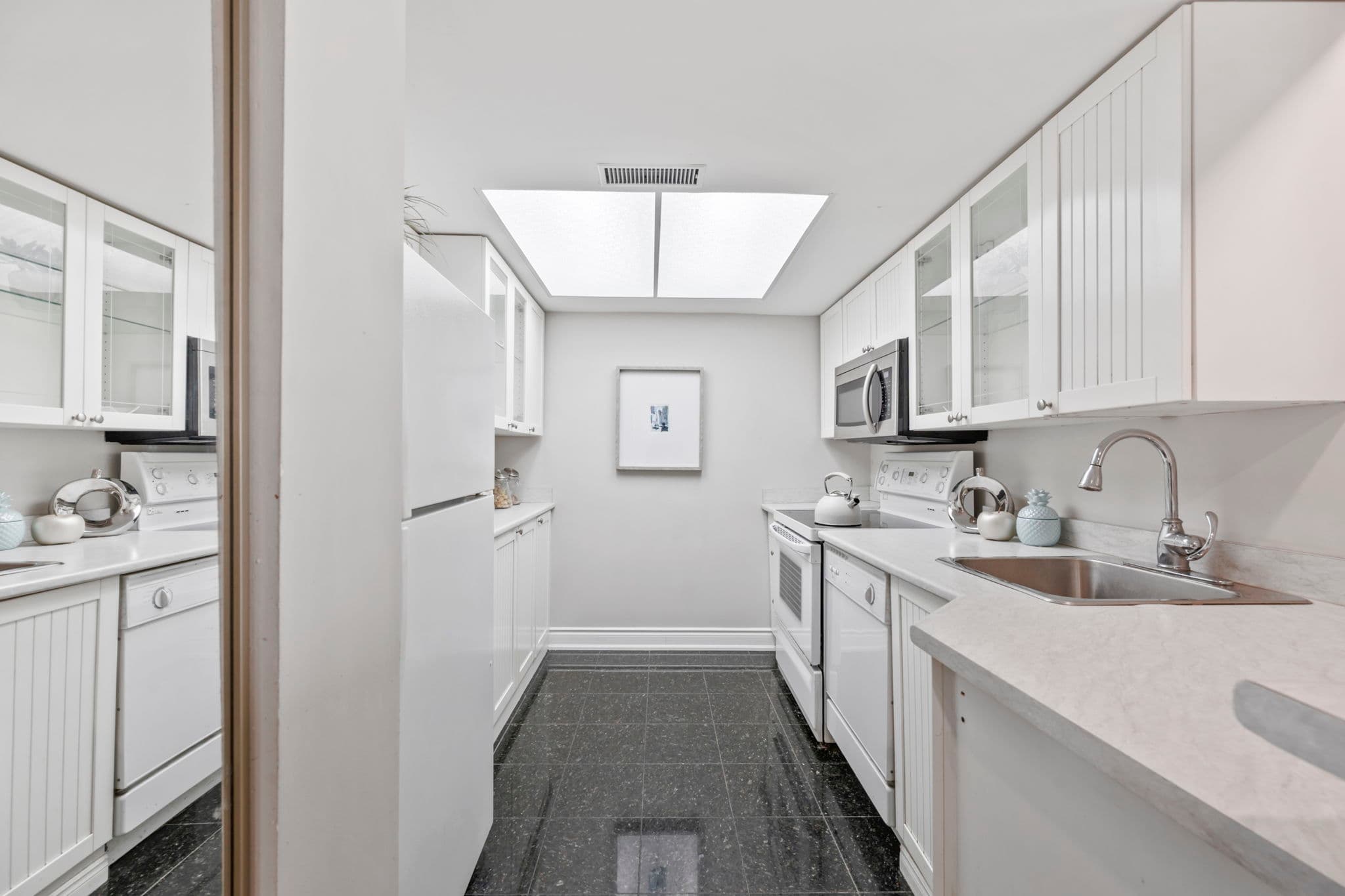 1001 Bay St. Unit 3006 Toronto, ON M5S 3C4