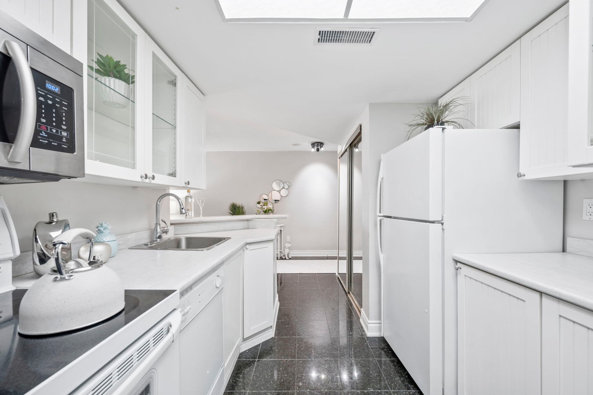 1001 Bay St. Unit 3006 Toronto, ON M5S 3C4