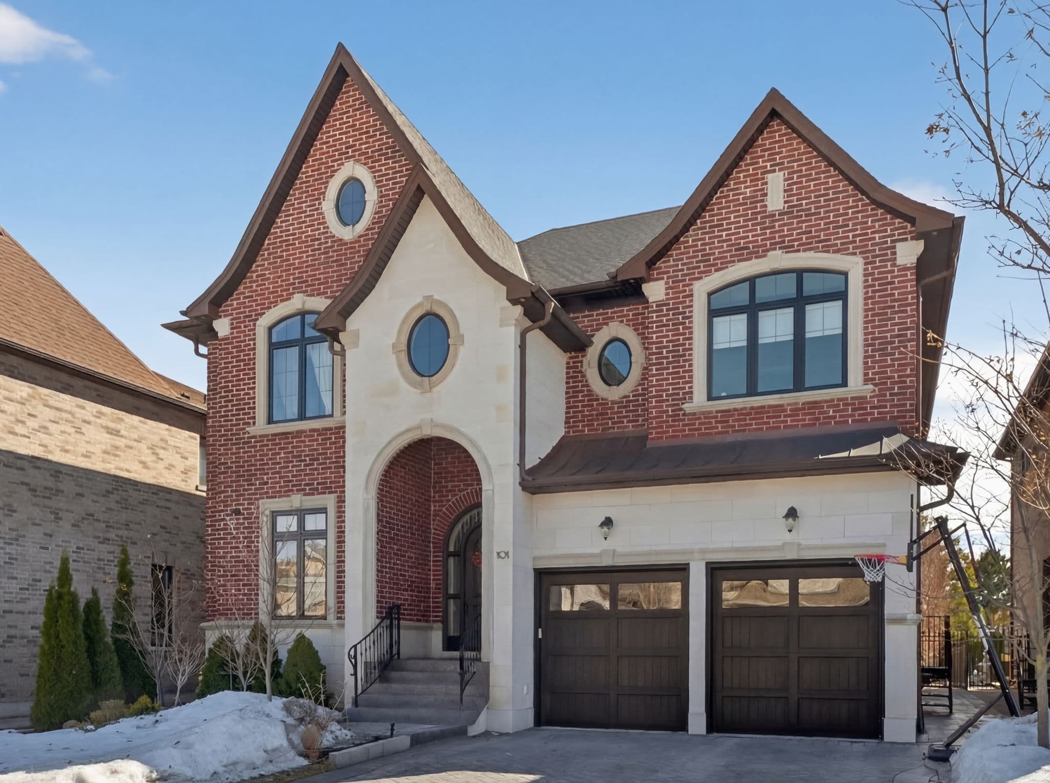 101 Arten Ave Richmond Hill, ON L4C 9Y3