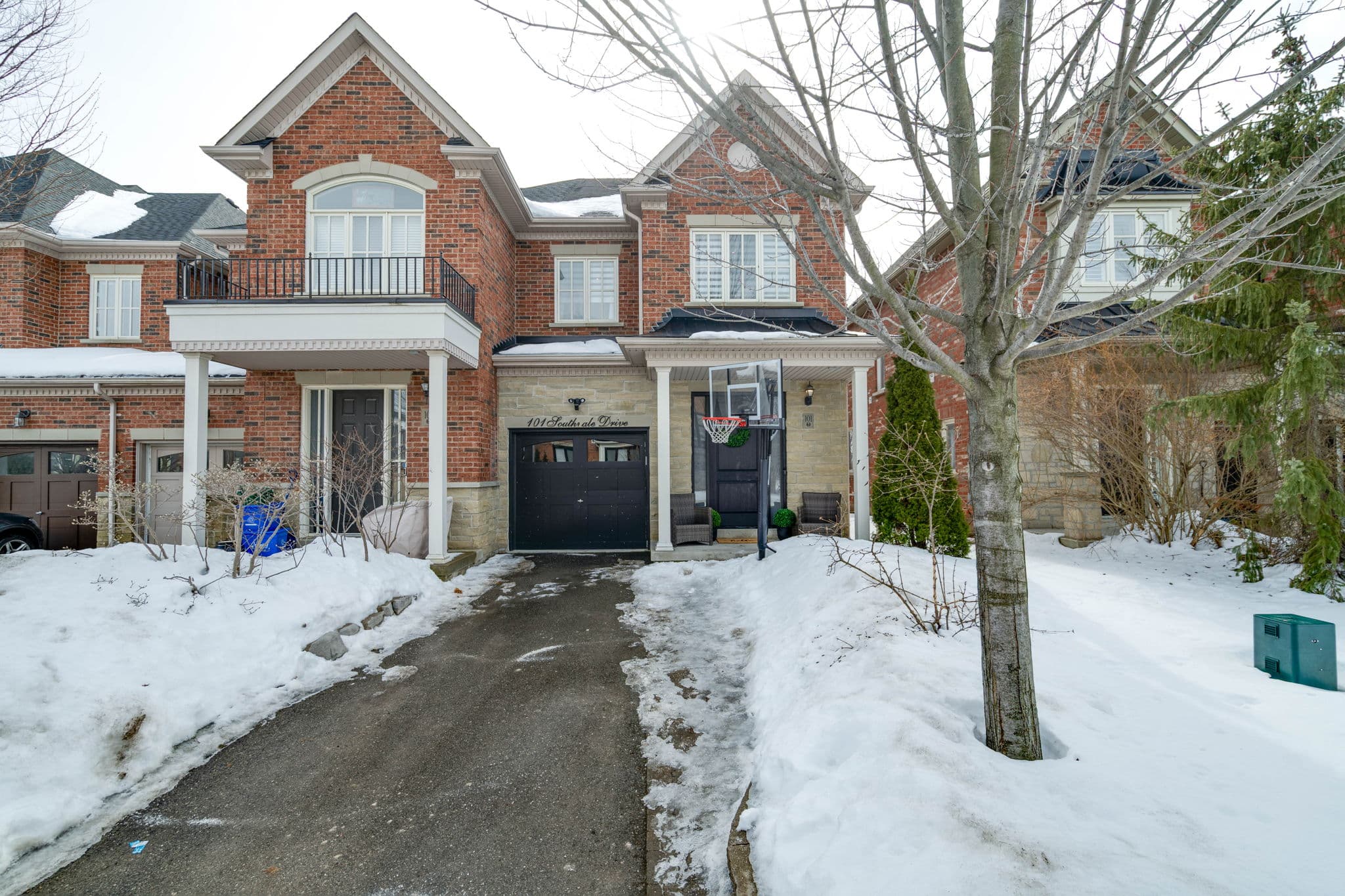 101 Southvale Dr Vaughan, ON L6A 0Y8