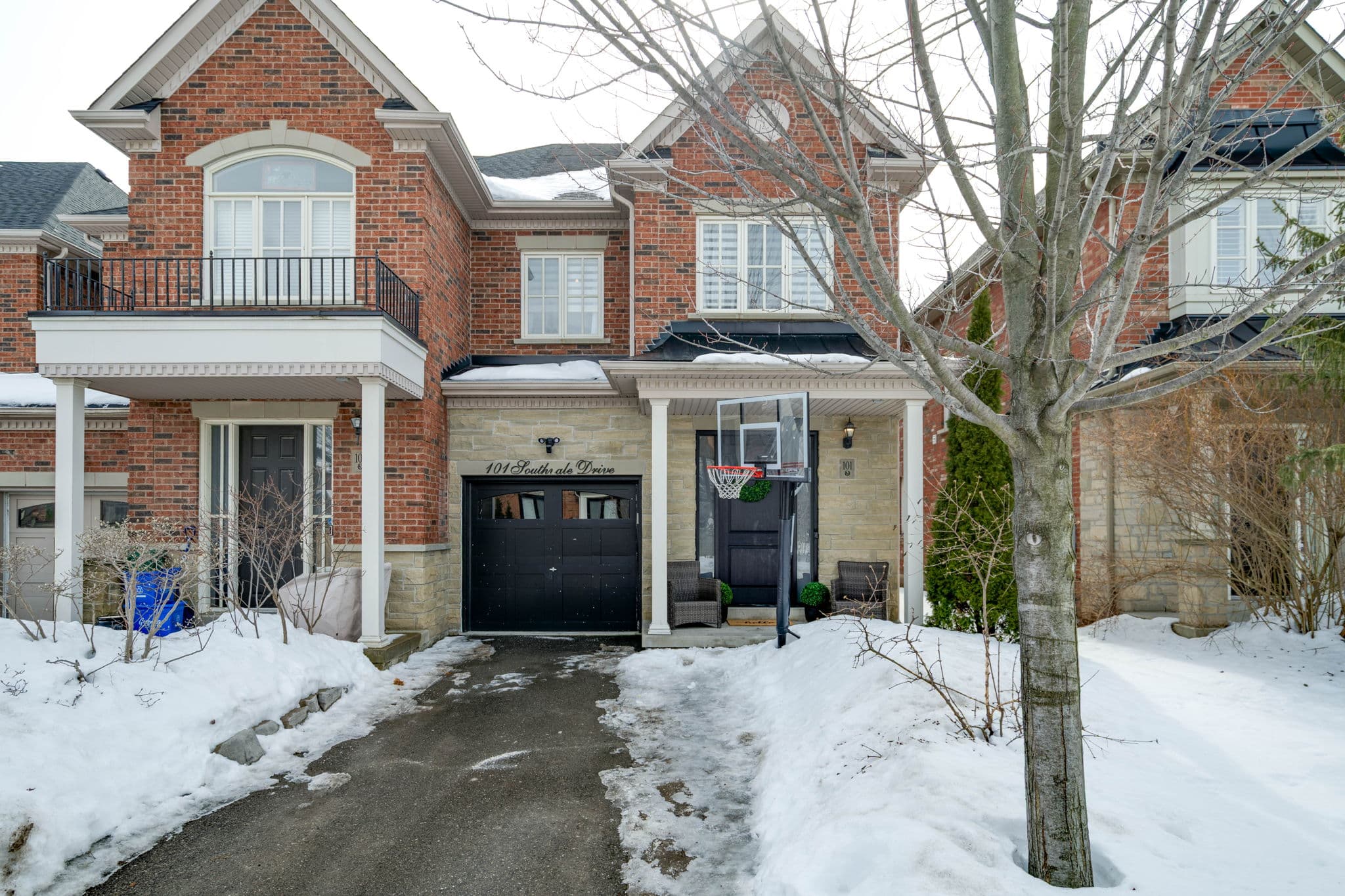 101 Southvale Dr Vaughan, ON L6A 0Y8