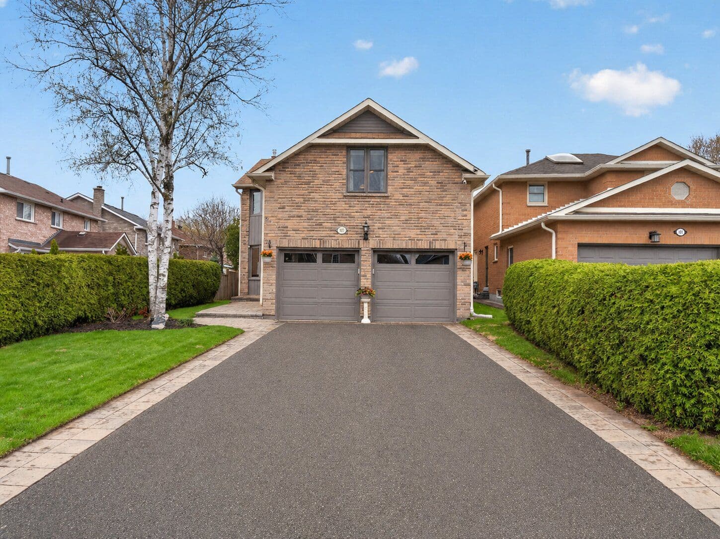 103 Eleanor Cir Richmond Hill, ON L4C 6K6
