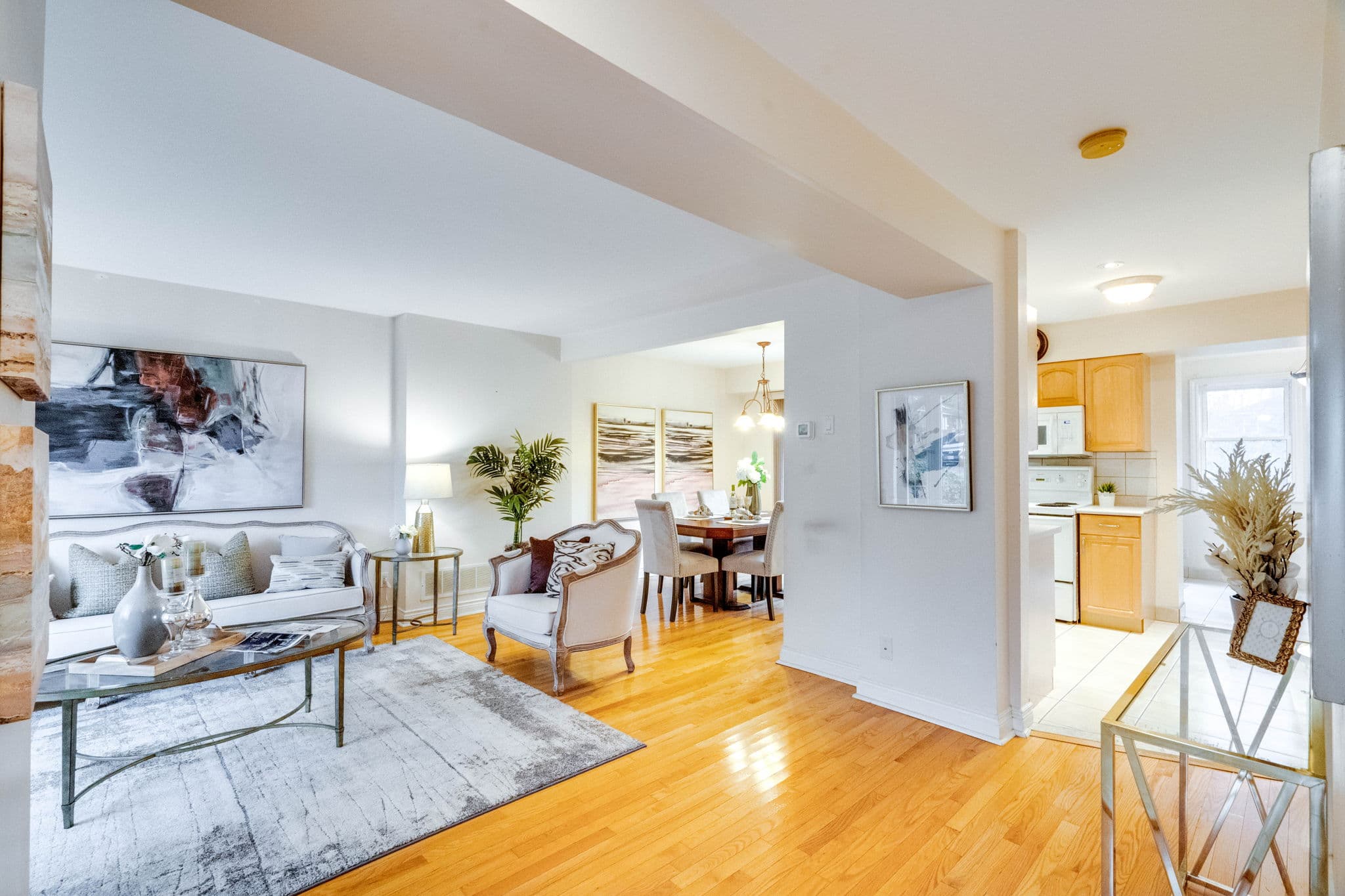 103 Ferris Rd Toronto, ON M4B 1G6