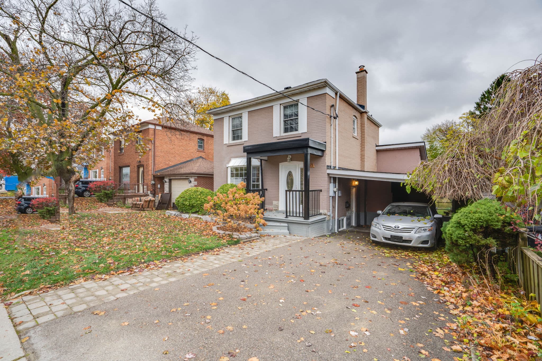 103 Ferris Rd Toronto, ON M4B 1G6