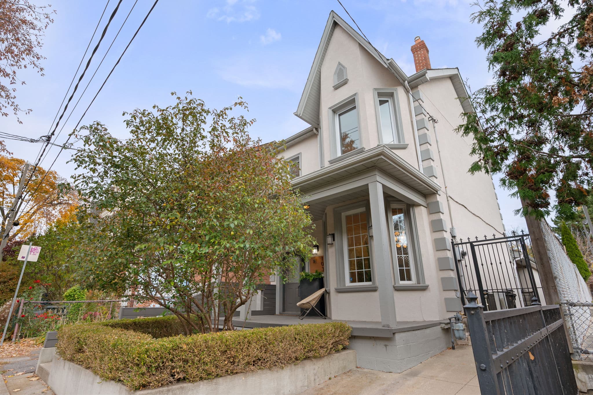 103 Manning Ave Toronto, ON M6J 2K6
