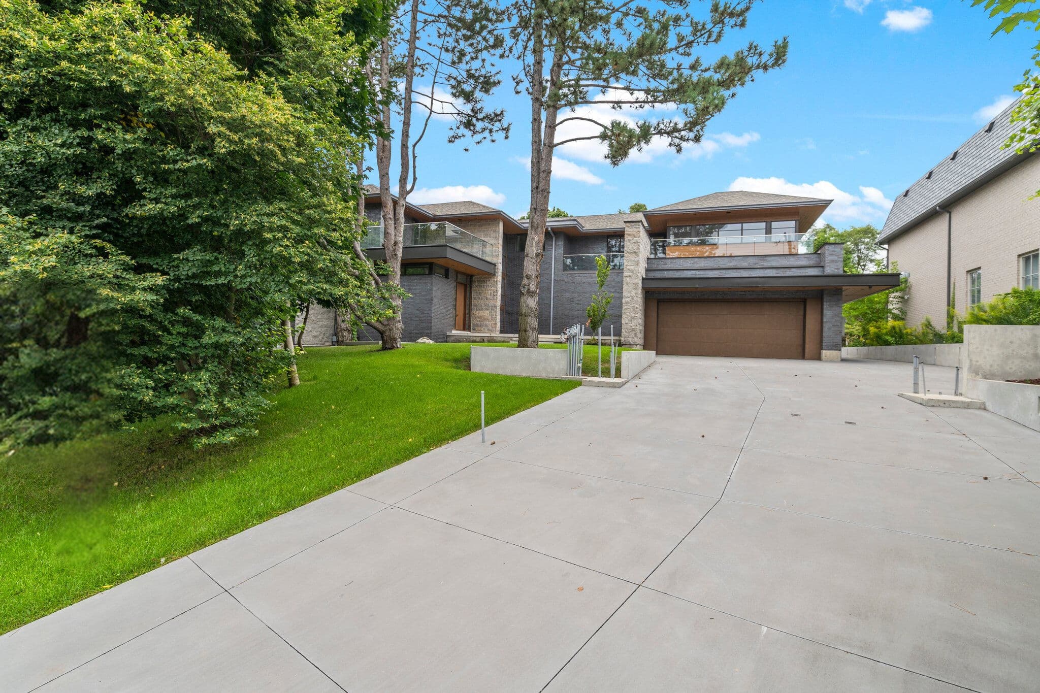103 Old Colony Rd Toronto, ON M2L 2K3