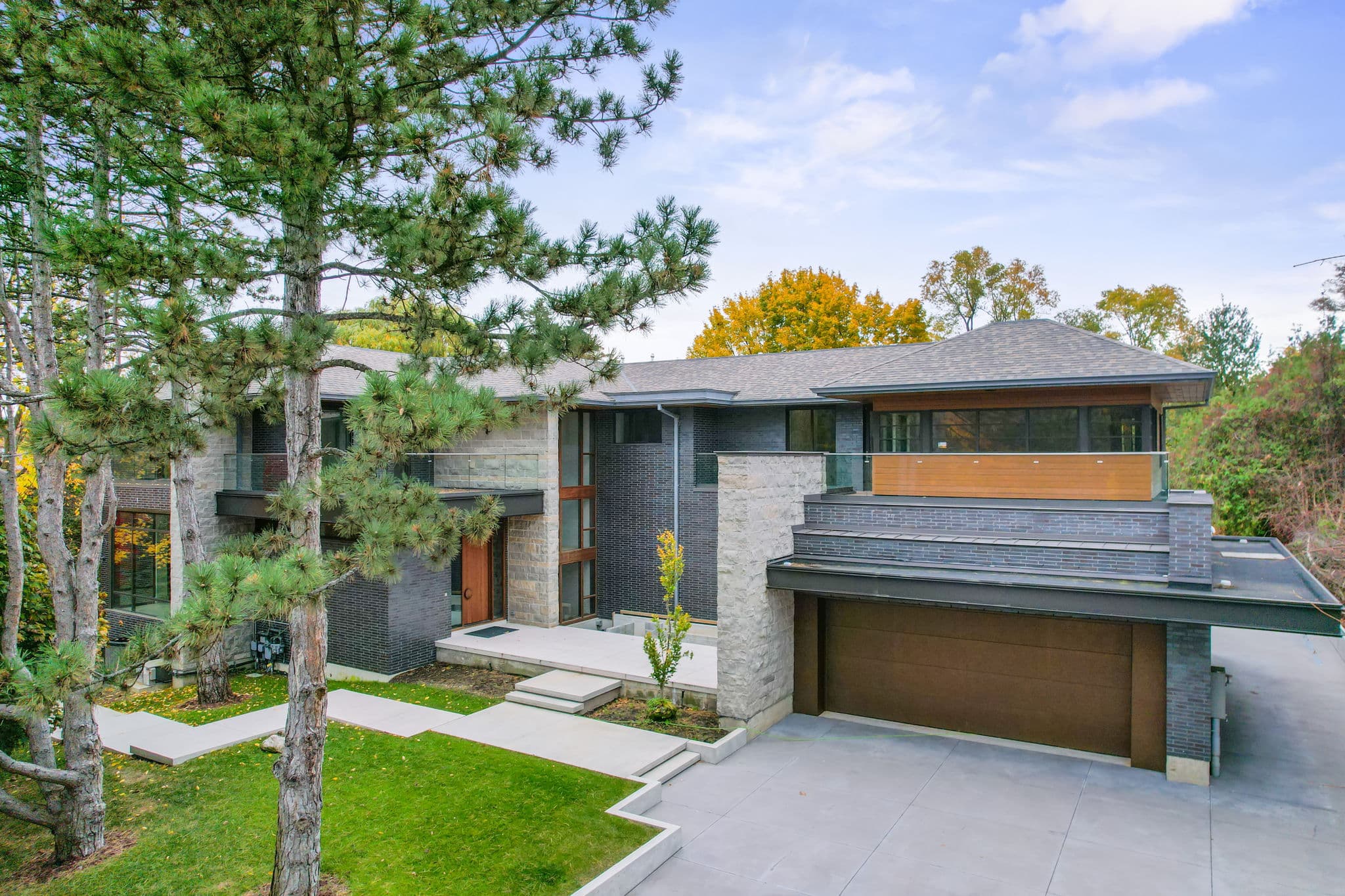 103 Old Colony Rd Toronto, ON M2L 2K3