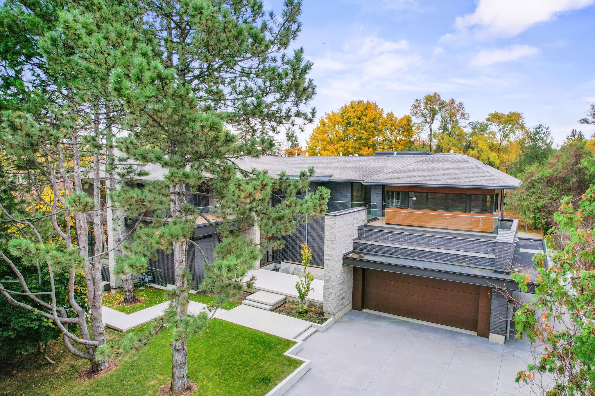 103 Old Colony Rd Toronto, ON M2L 2K3