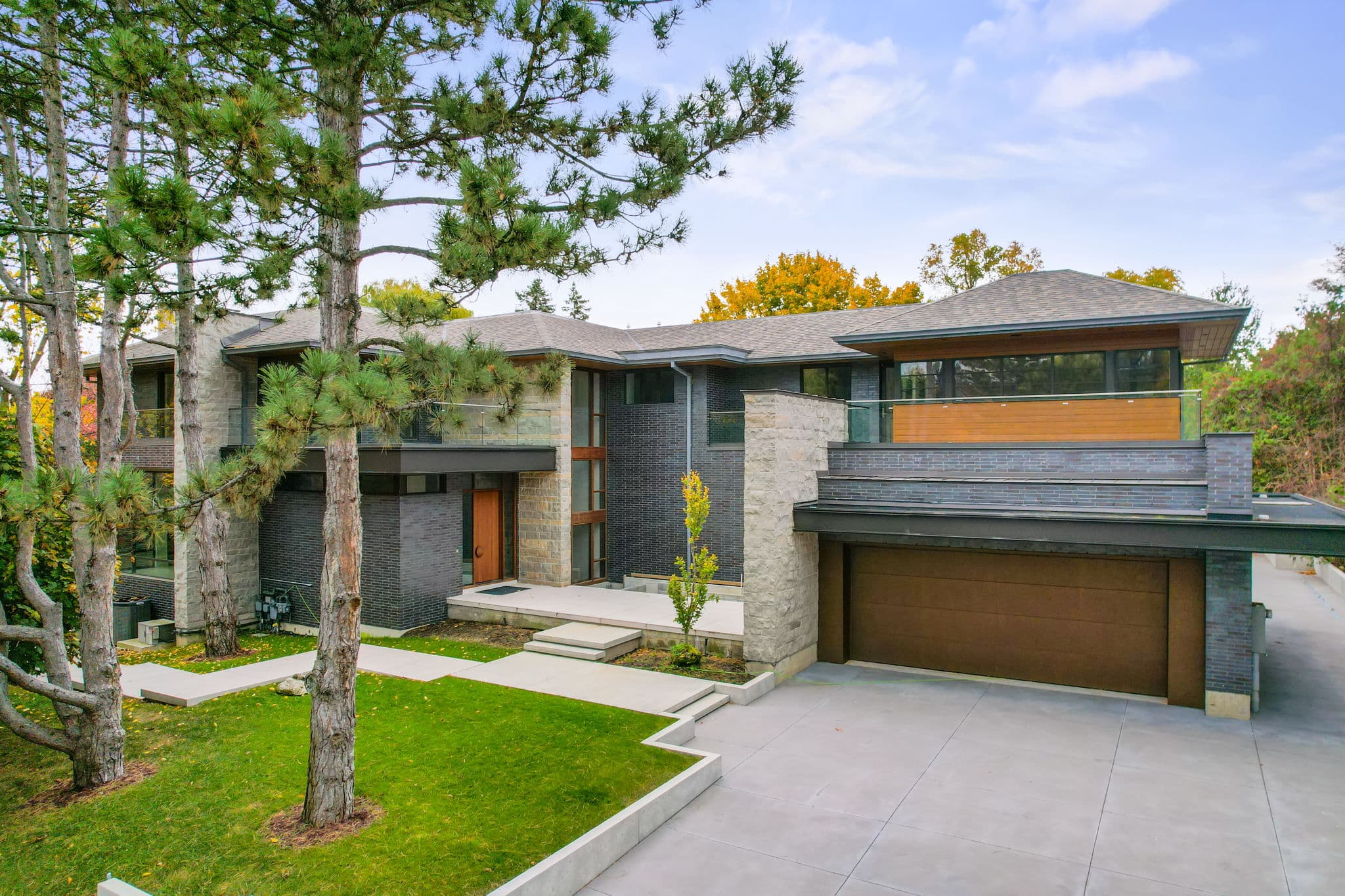 103 Old Colony Rd Toronto, ON M2L 2K3