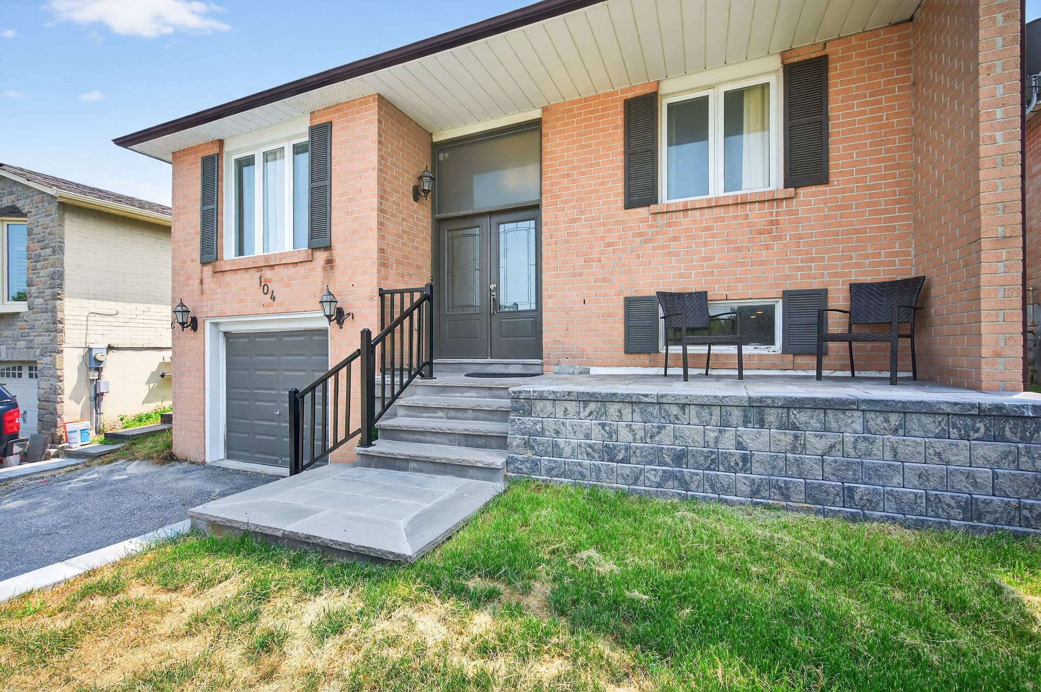 104 Armitage Dr Newmarket, ON L3Y 5L7