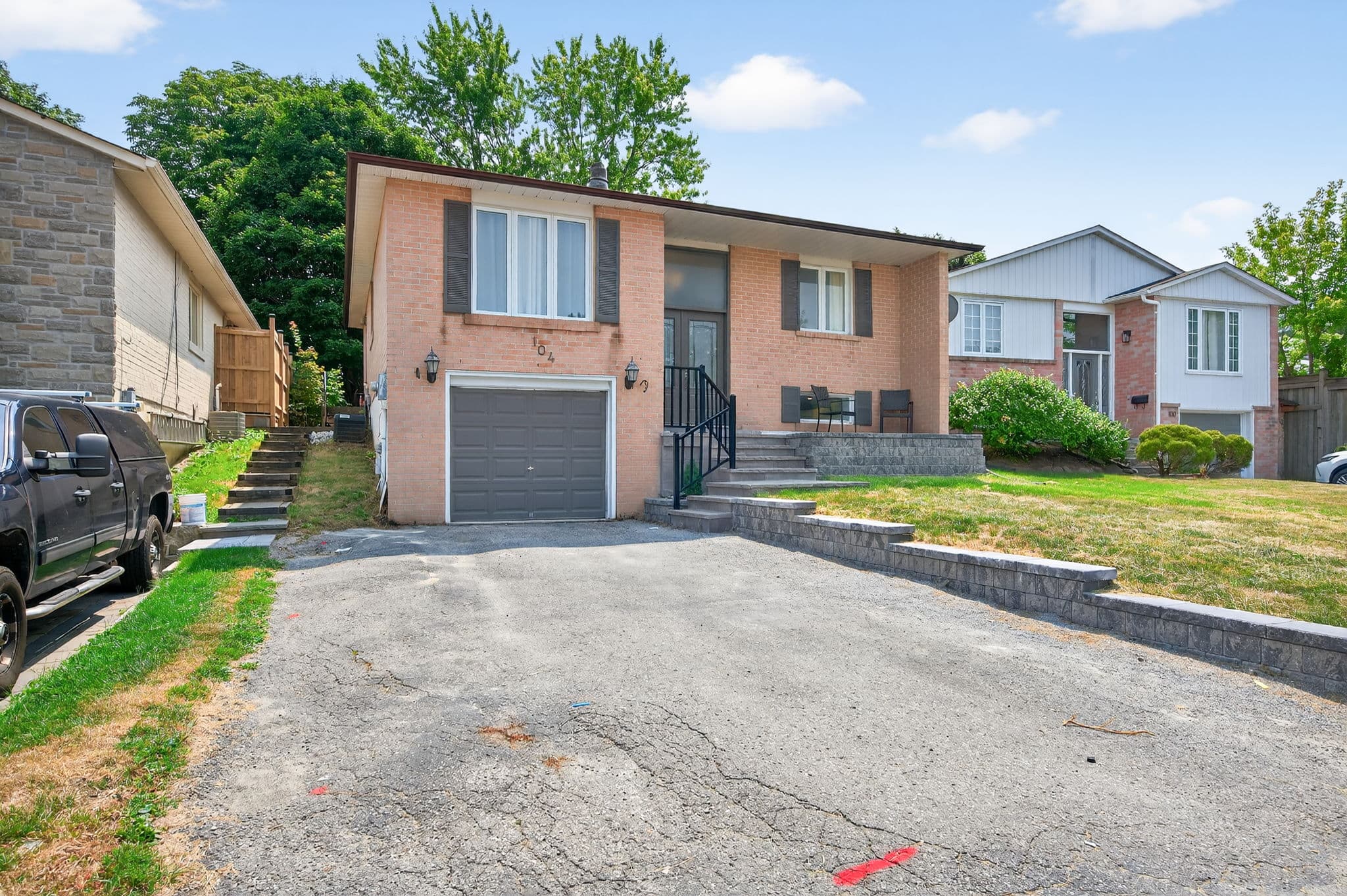 104 Armitage Dr Newmarket, ON L3Y 5L7