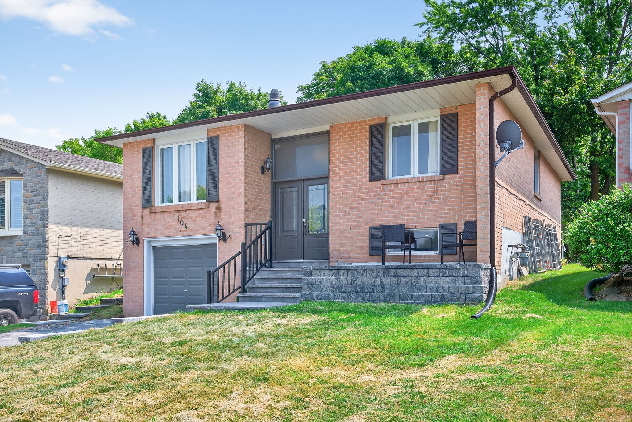 104 Armitage Dr Newmarket, ON L3Y 5L7