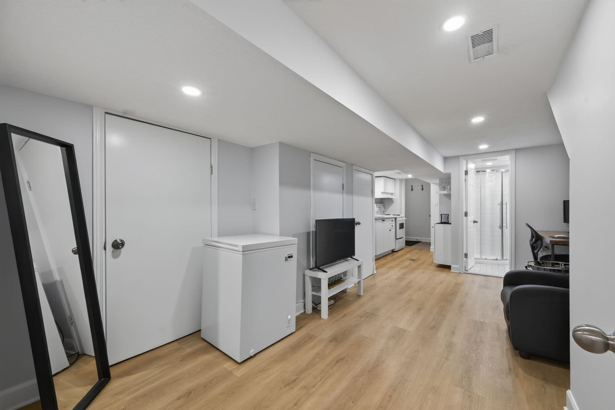 1040 Woodbine Ave Toronto, ON M4C 4C4