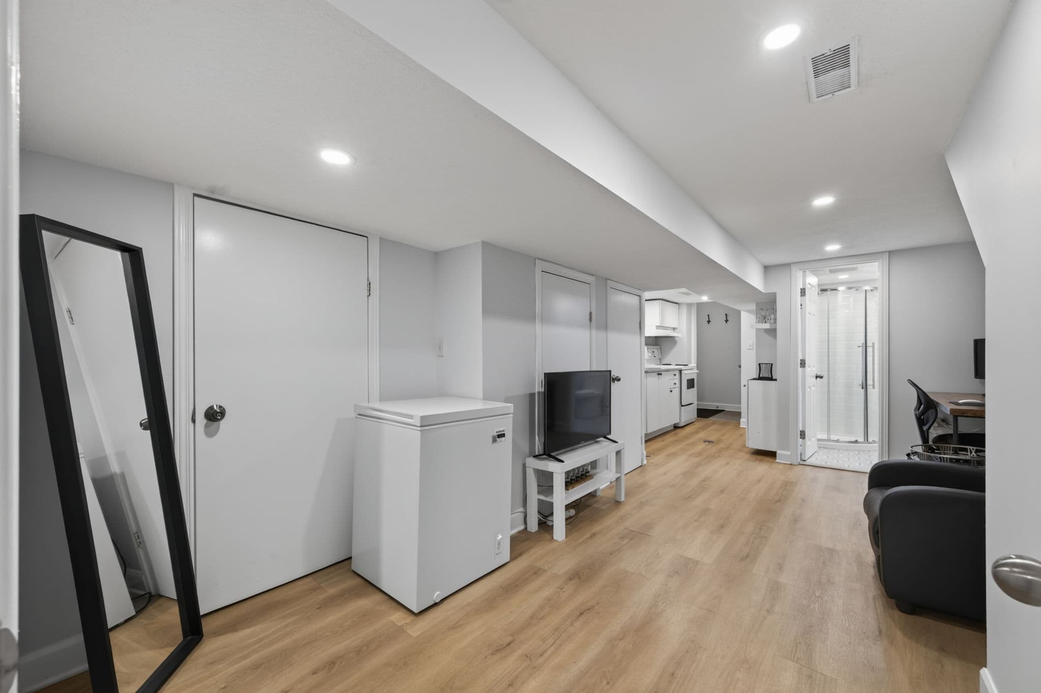1040 Woodbine Ave Toronto, ON M4C 4C4