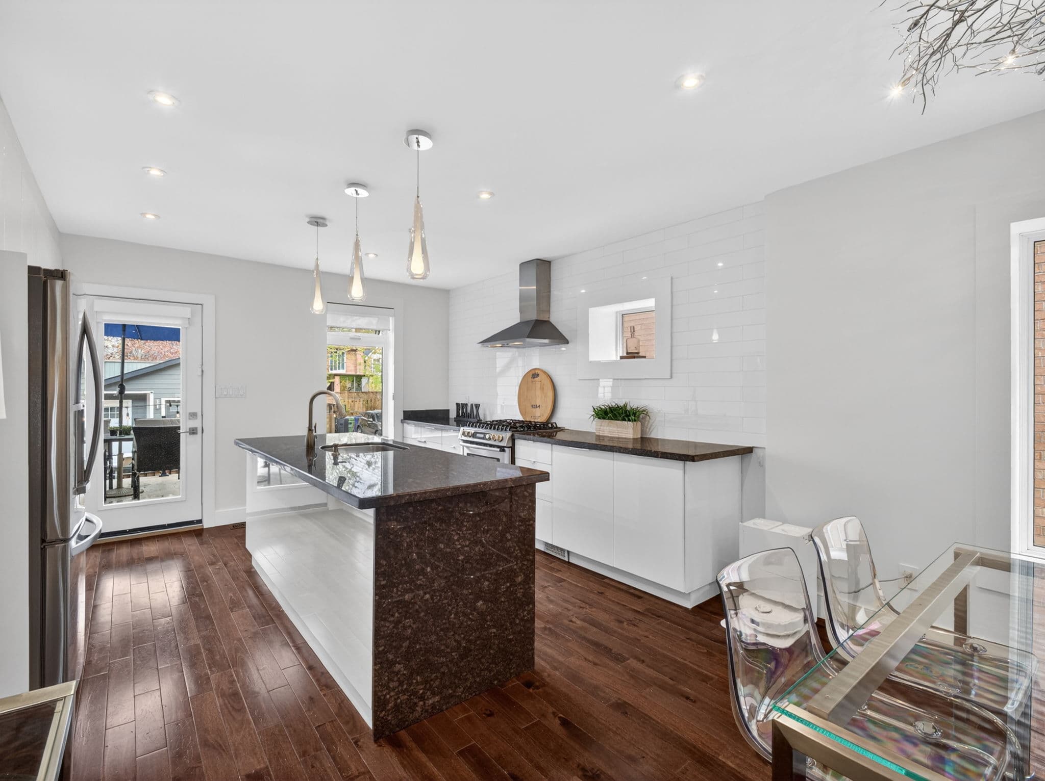 1045 Dovercourt Rd Toronto, ON M6H 2X7