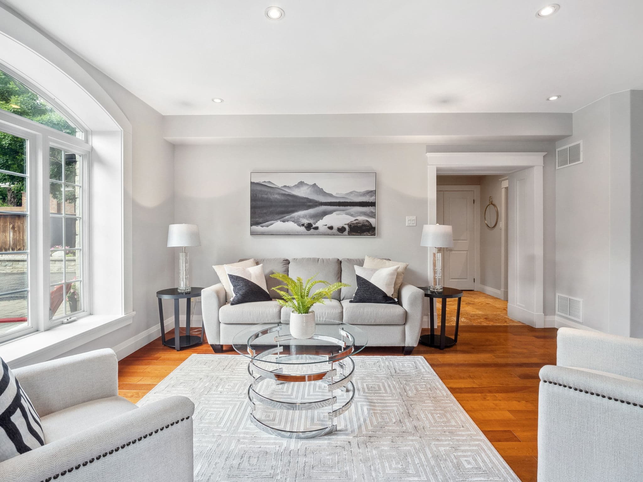105 Duckworth St Barrie, ON L4M 3V9