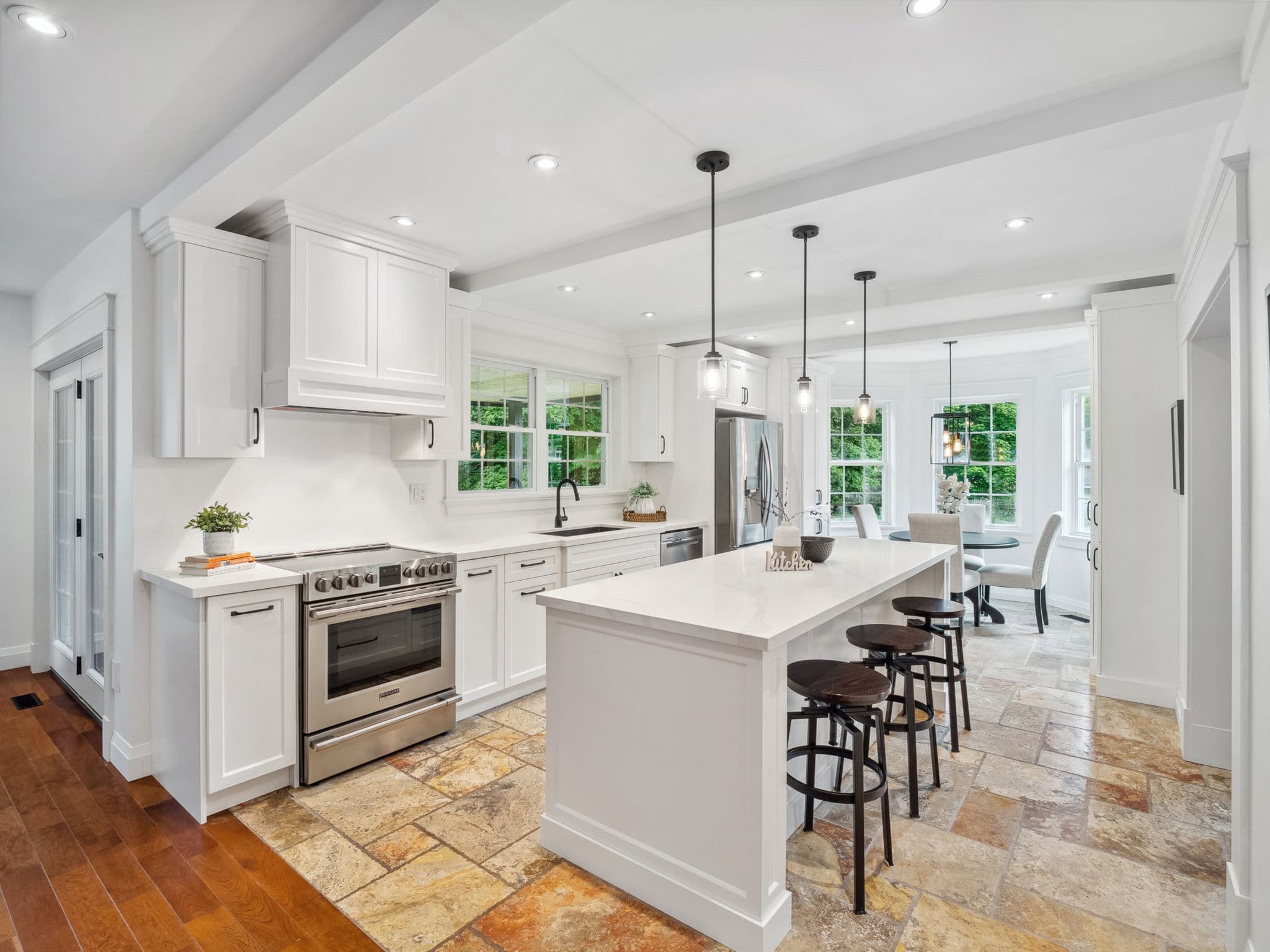 105 Duckworth St Barrie, ON L4M 3V9