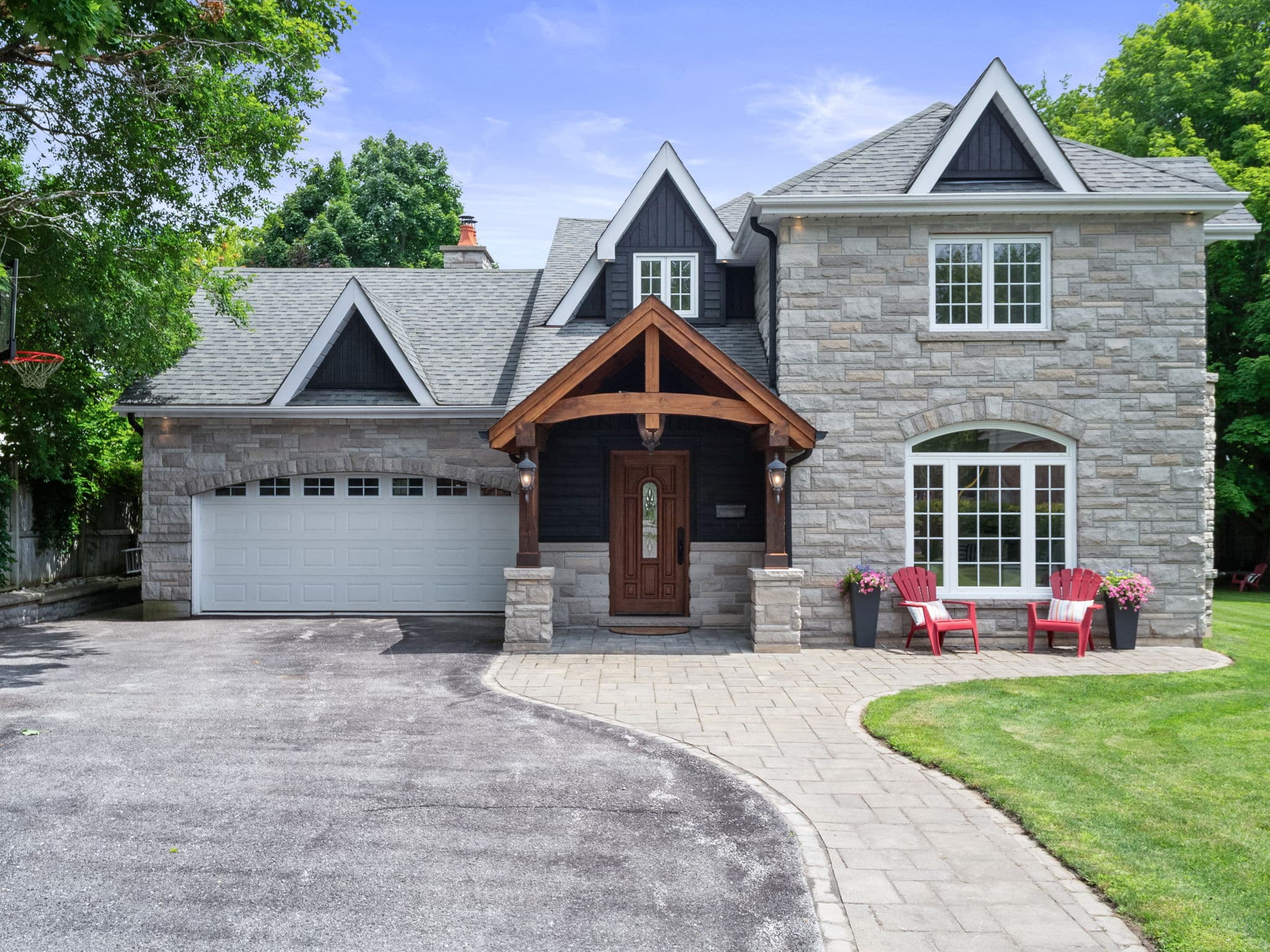 105 Duckworth St Barrie, ON L4M 3V9