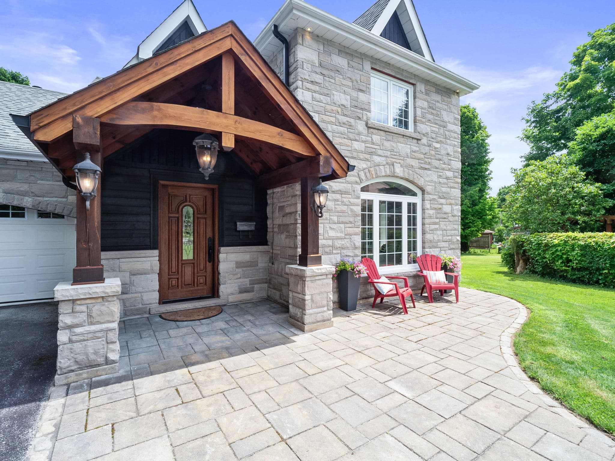 105 Duckworth St Barrie, ON L4M 3V9