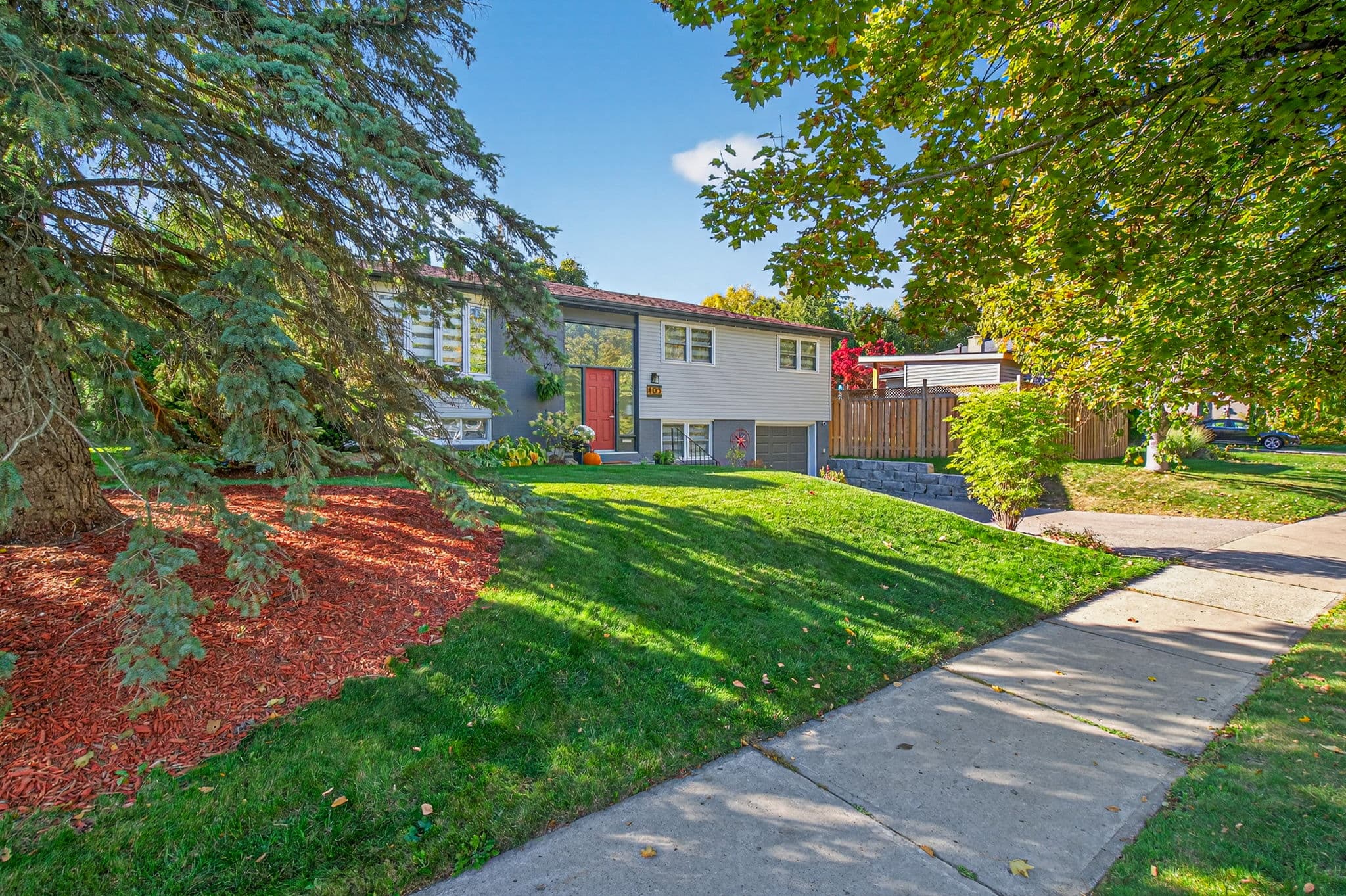 105 Orchard Heights Blvd Aurora, ON L4G 2Z8