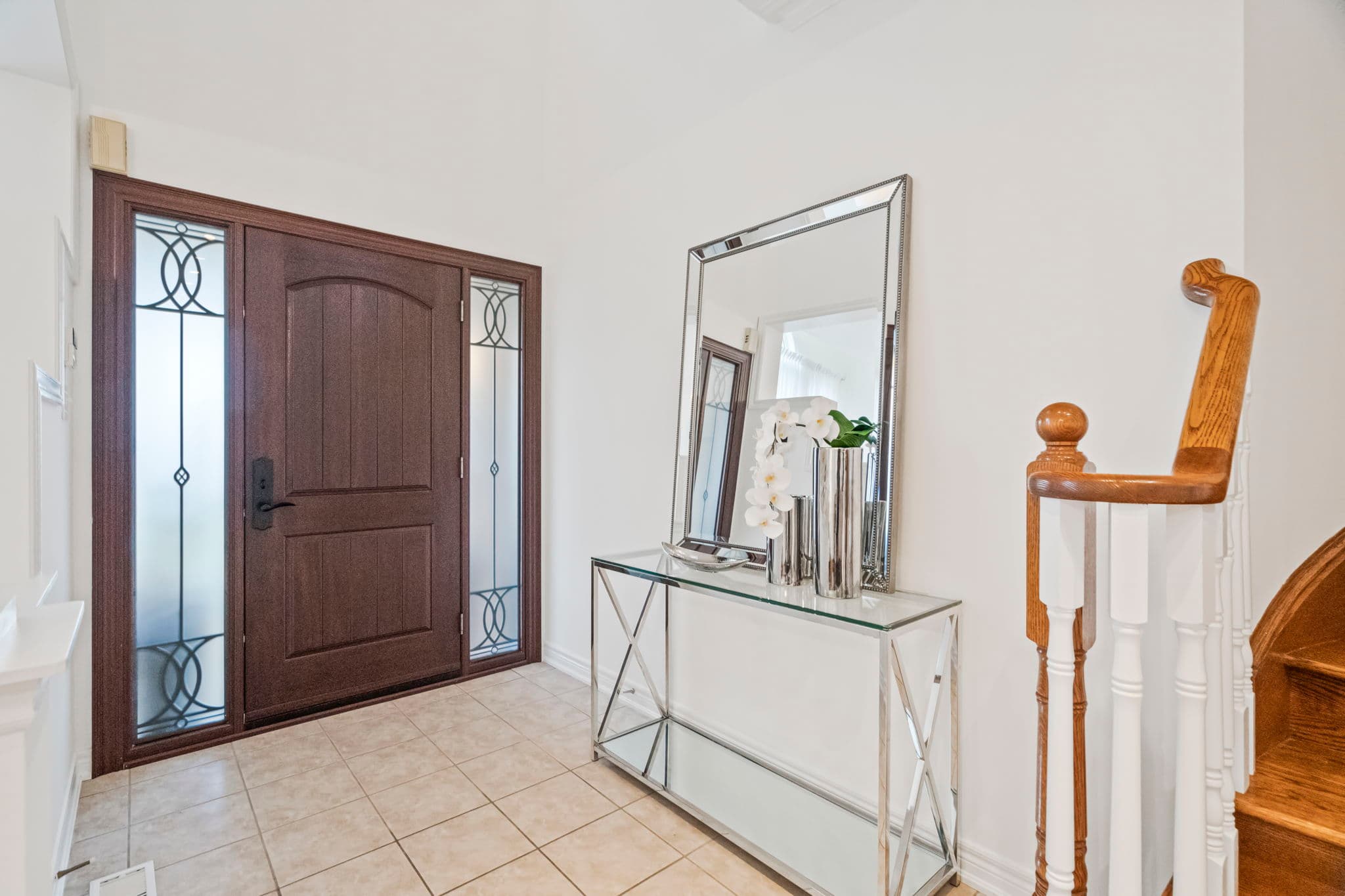 106 Fermar Dr Maple, ON L6A 3E1