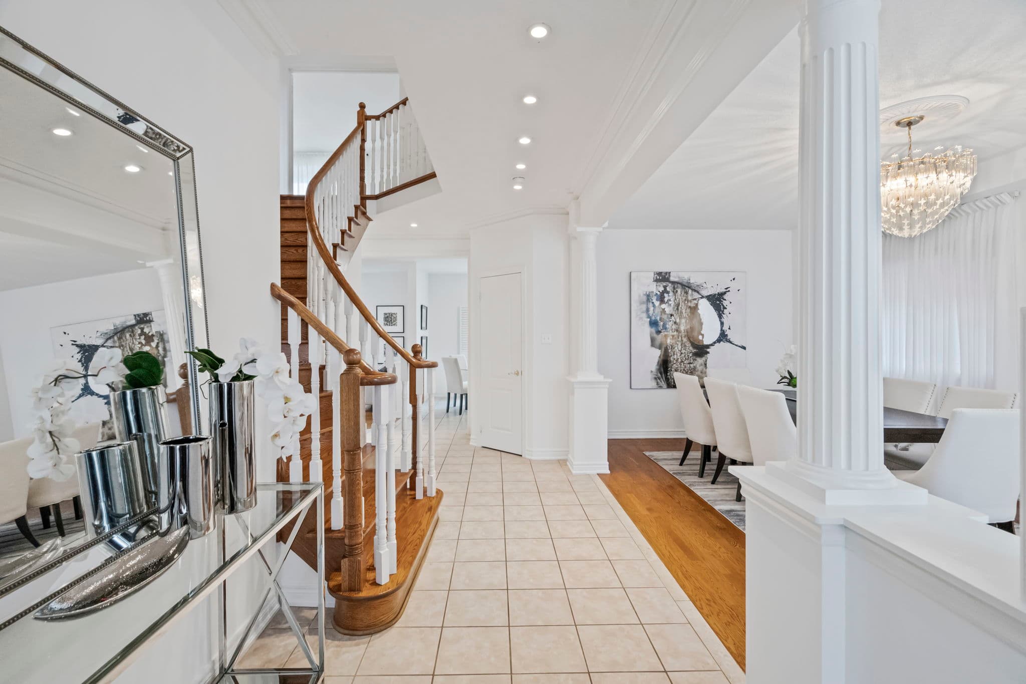 106 Fermar Dr Maple, ON L6A 3E1