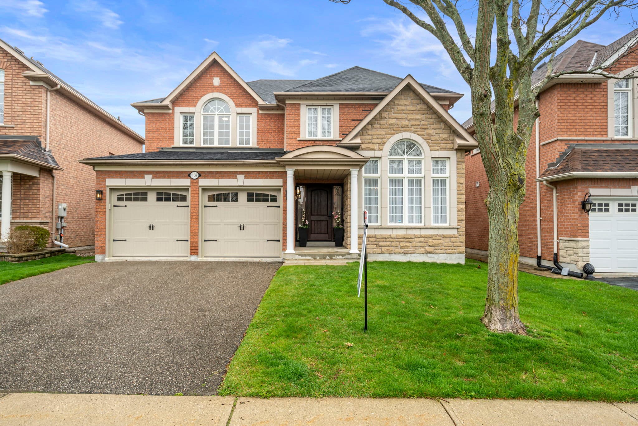 106 Fermar Dr Maple, ON L6A 3E1