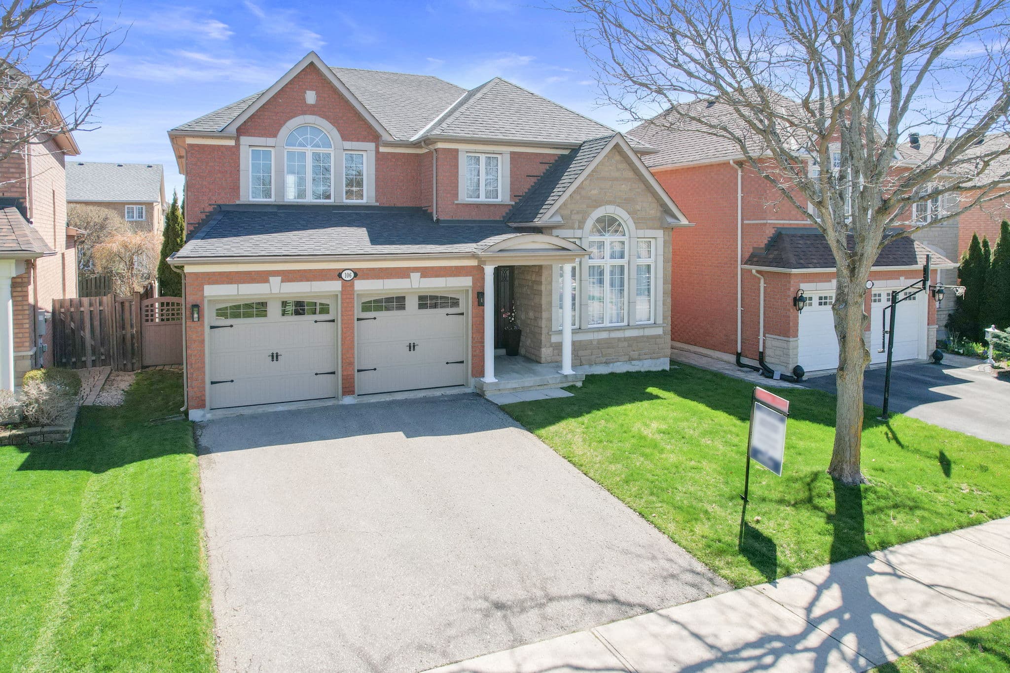 106 Fermar Dr Maple, ON L6A 3E1