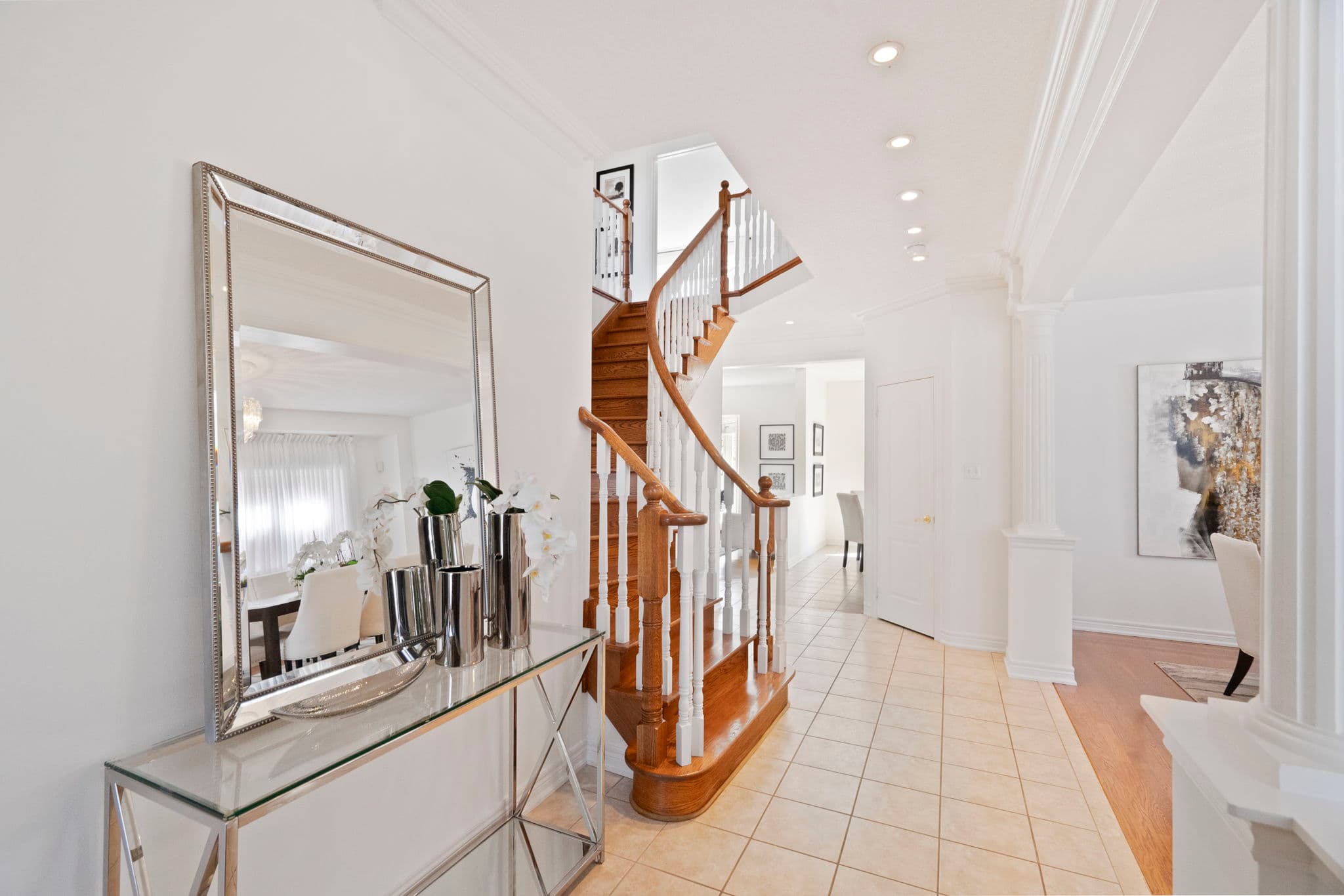106 Fermar Dr Maple, ON L6A 3E1