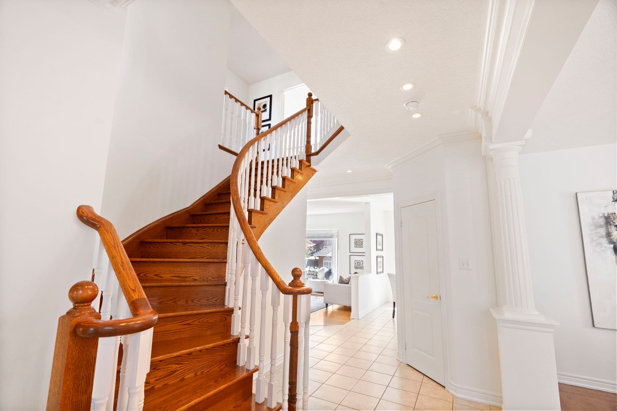 106 Fermar Dr Maple, ON L6A 3E1