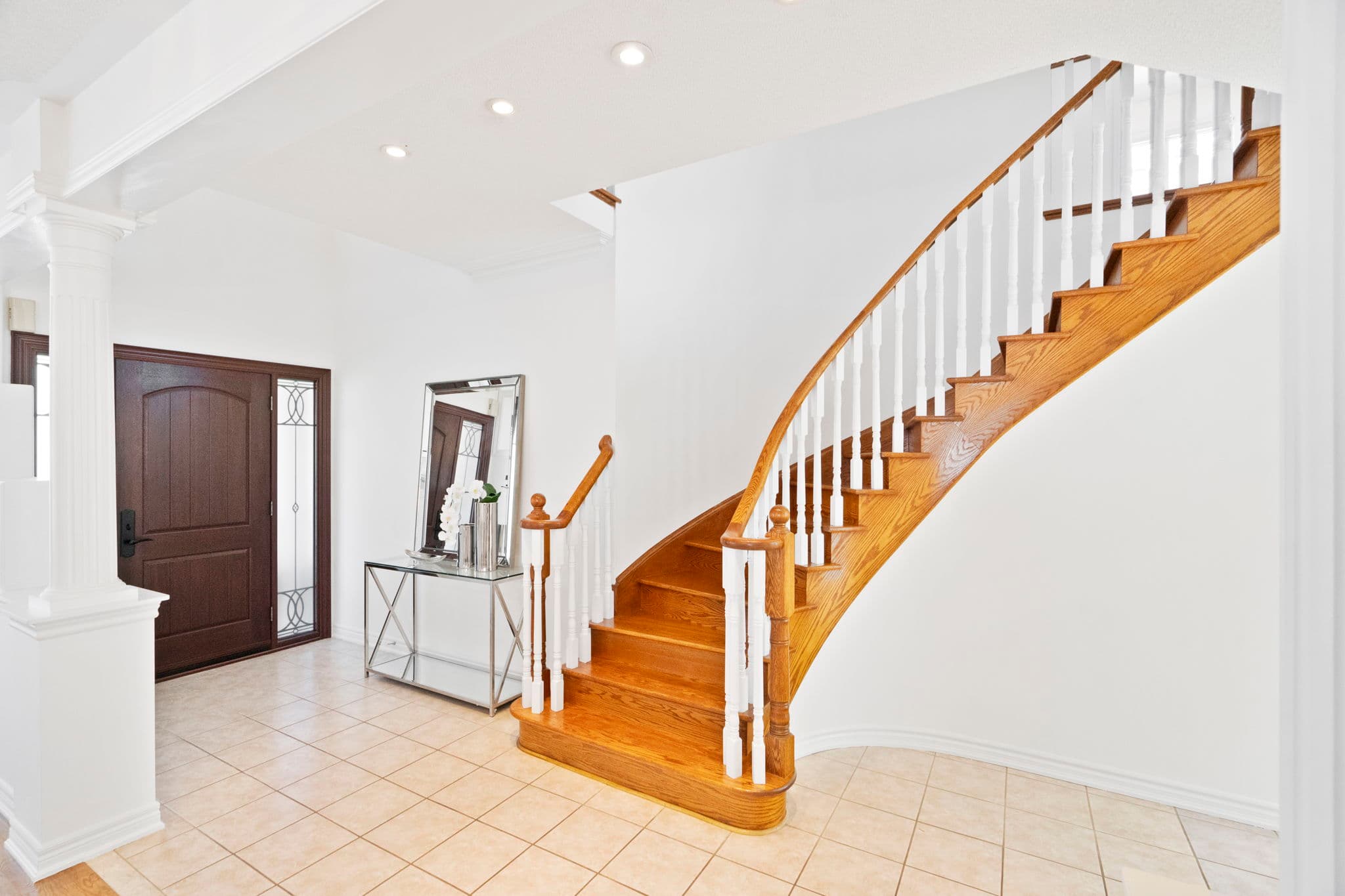 106 Fermar Dr Maple, ON L6A 3E1