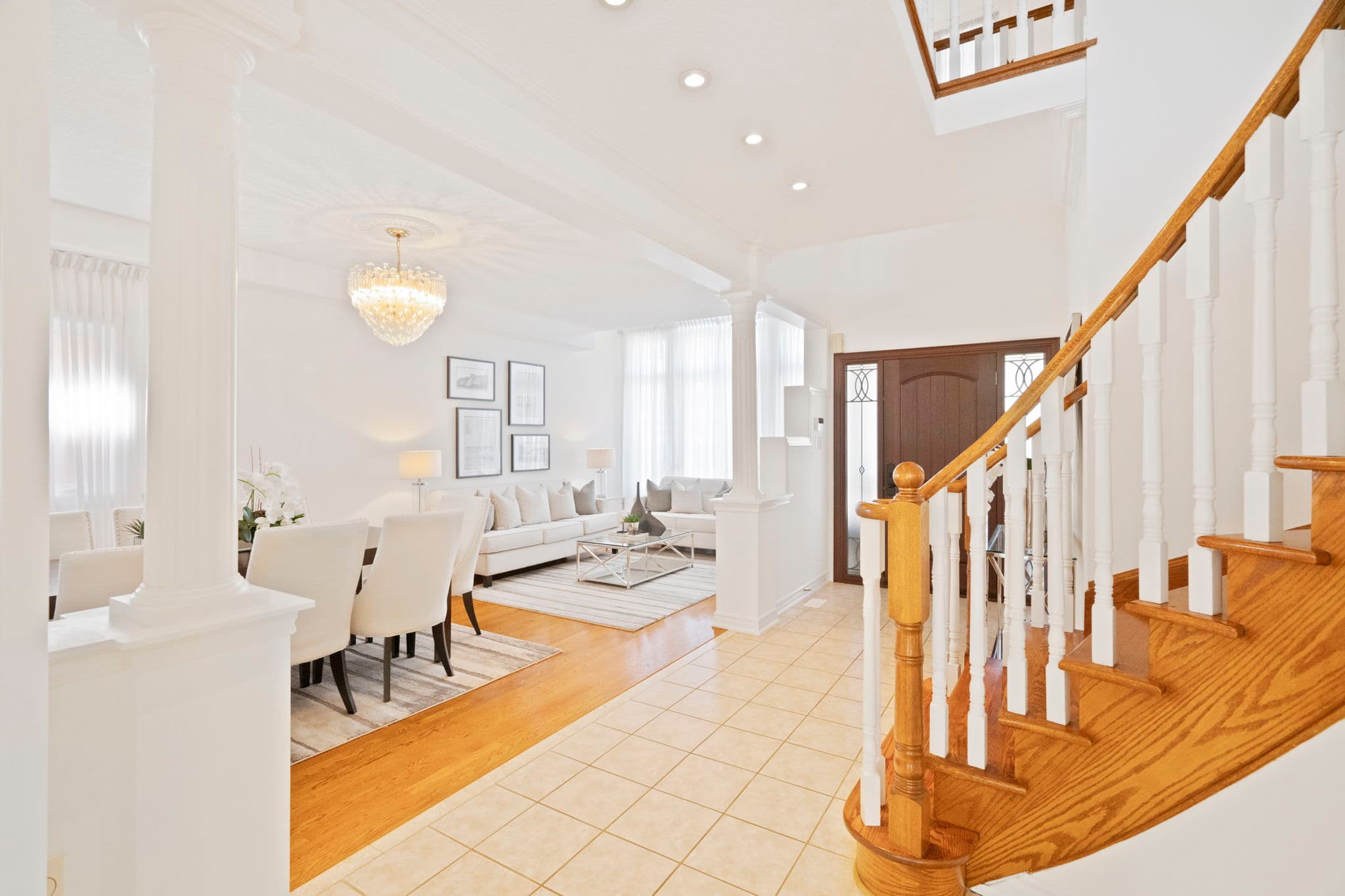 106 Fermar Dr Maple, ON L6A 3E1