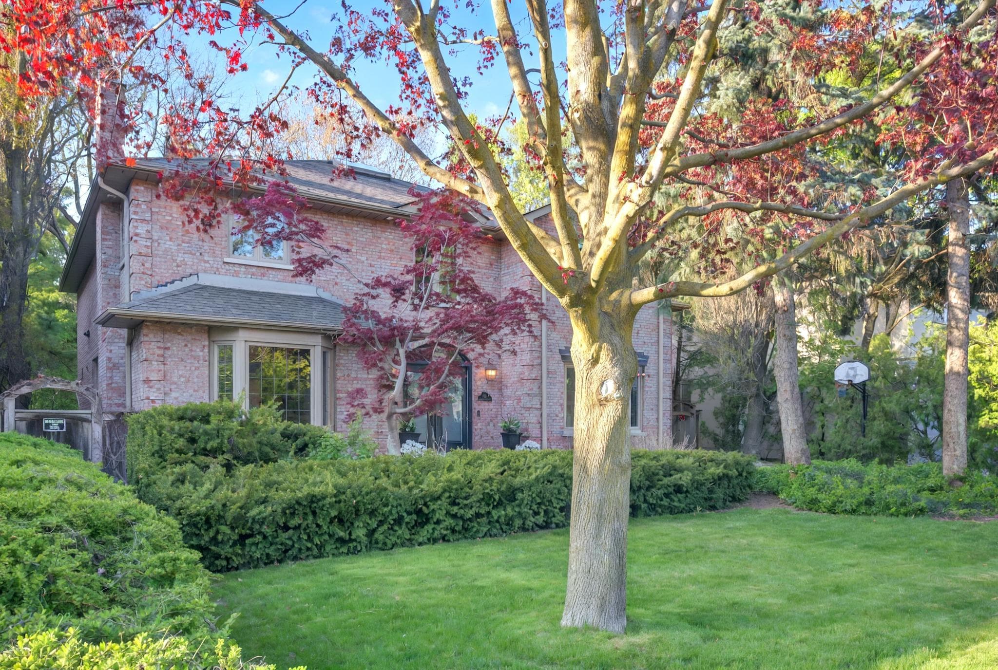 106 Highland Crescent Toronto, ON M2L 1H1