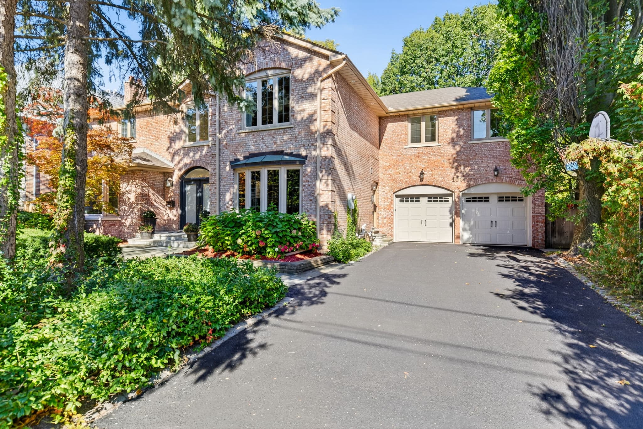 106 Highland Crescent Toronto, ON M2L 1H1