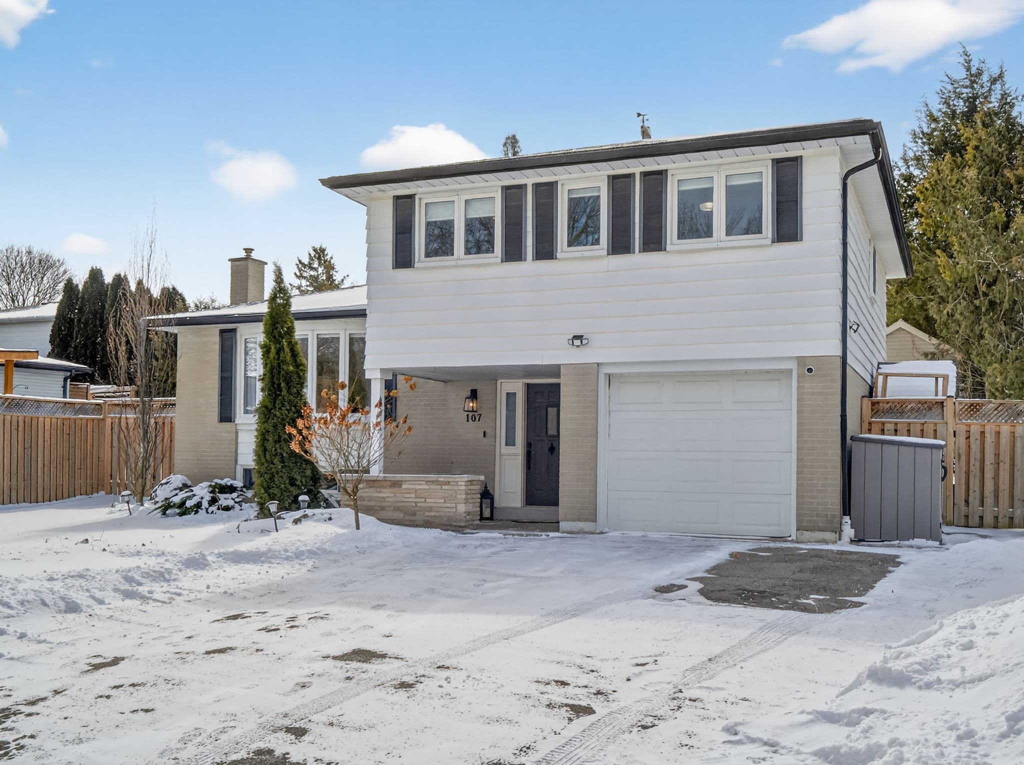 107 Orchard Heights Blvd Aurora, ON L4G 2Z8