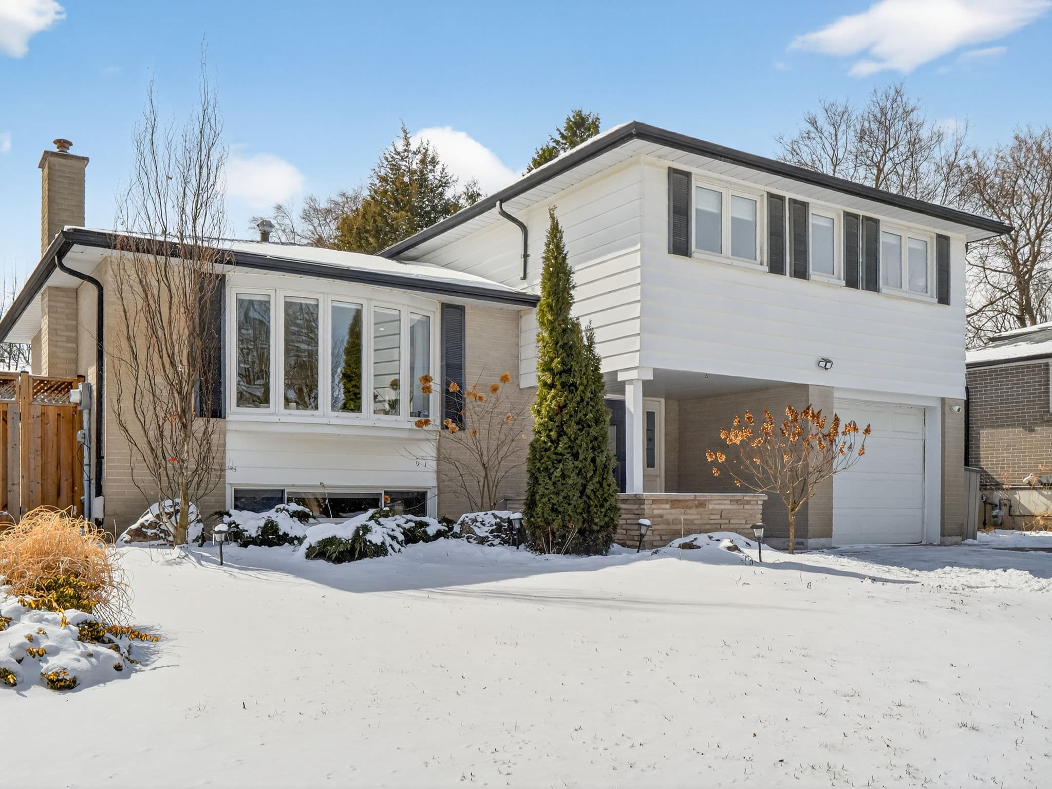107 Orchard Heights Blvd Aurora, ON L4G 2Z8