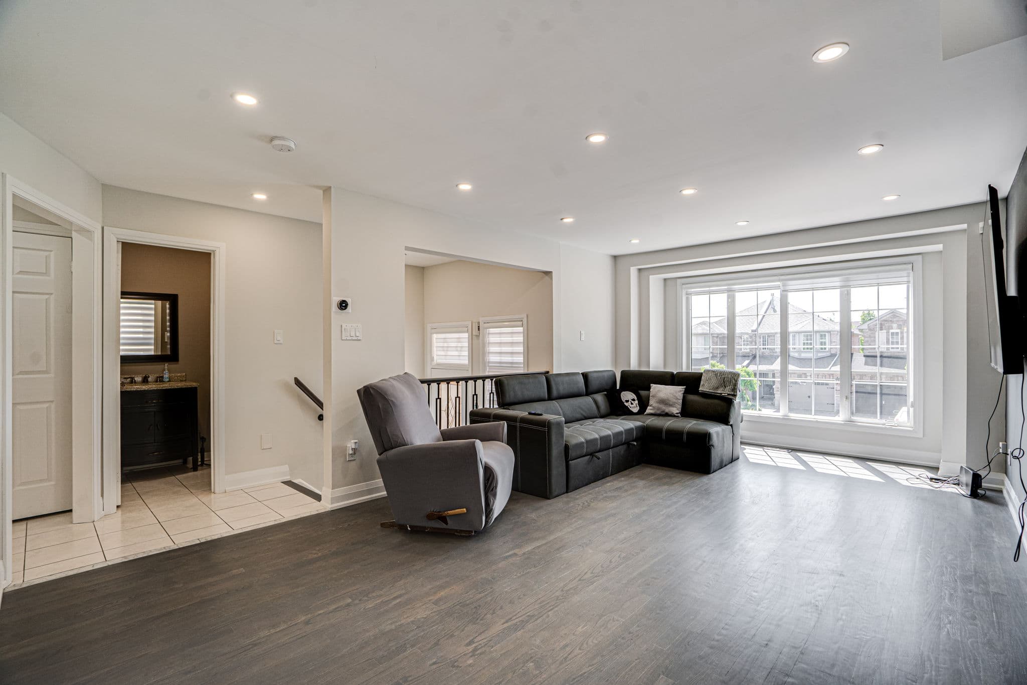 108 Foxfield Crescent Vaughan, ON L4K 5E9