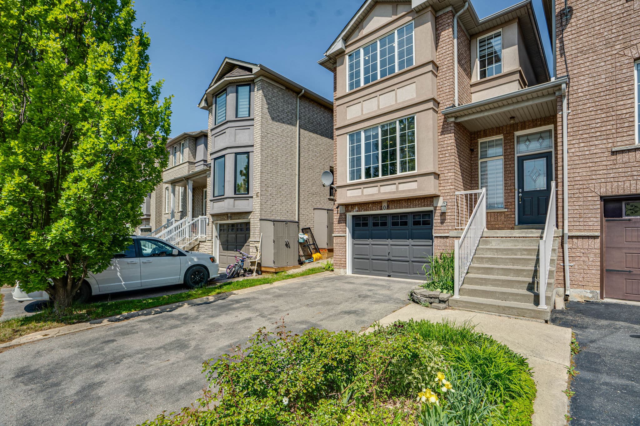 108 Foxfield Crescent Vaughan, ON L4K 5E9