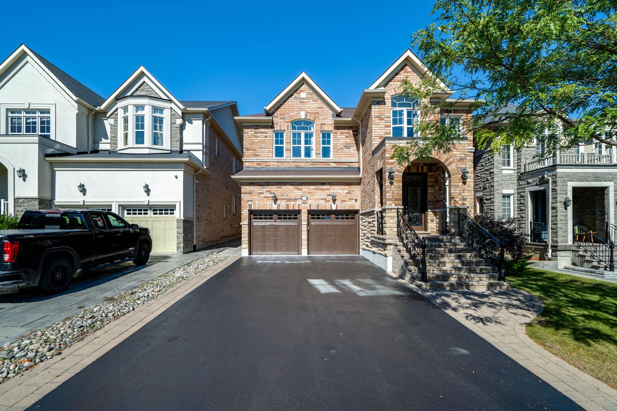 109 Heintzman Cres Vaughan, ON L6A 4T1