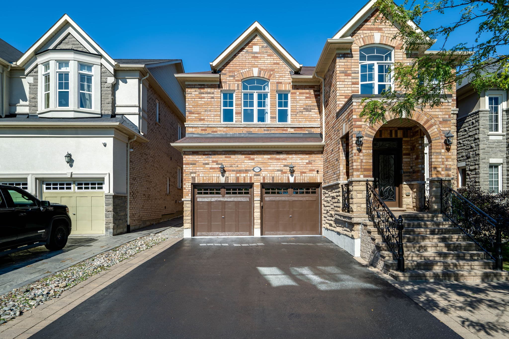 109 Heintzman Cres Vaughan, ON L6A 4T1