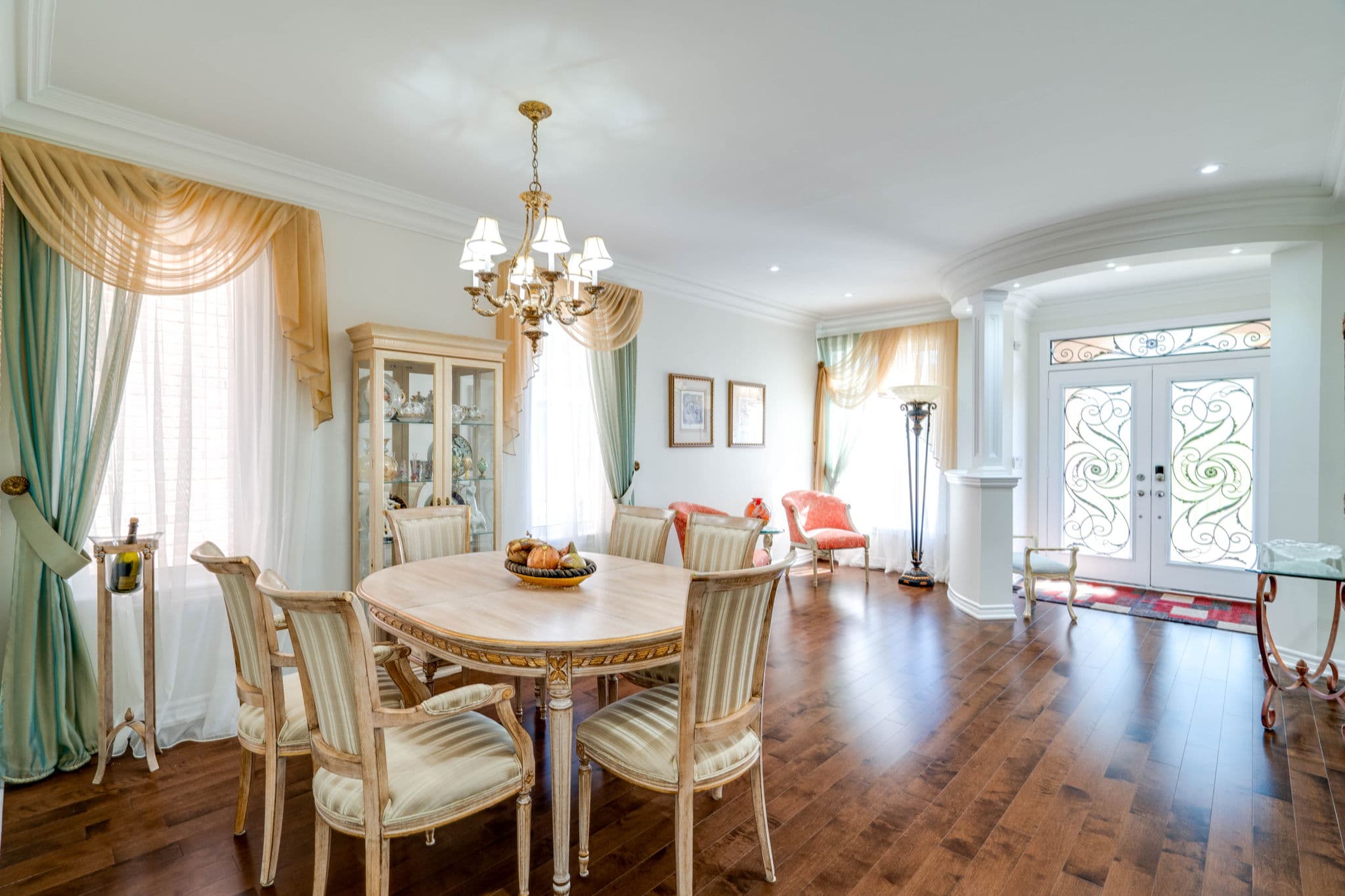 109 Heintzman Cres Vaughan, ON L6A 4T1