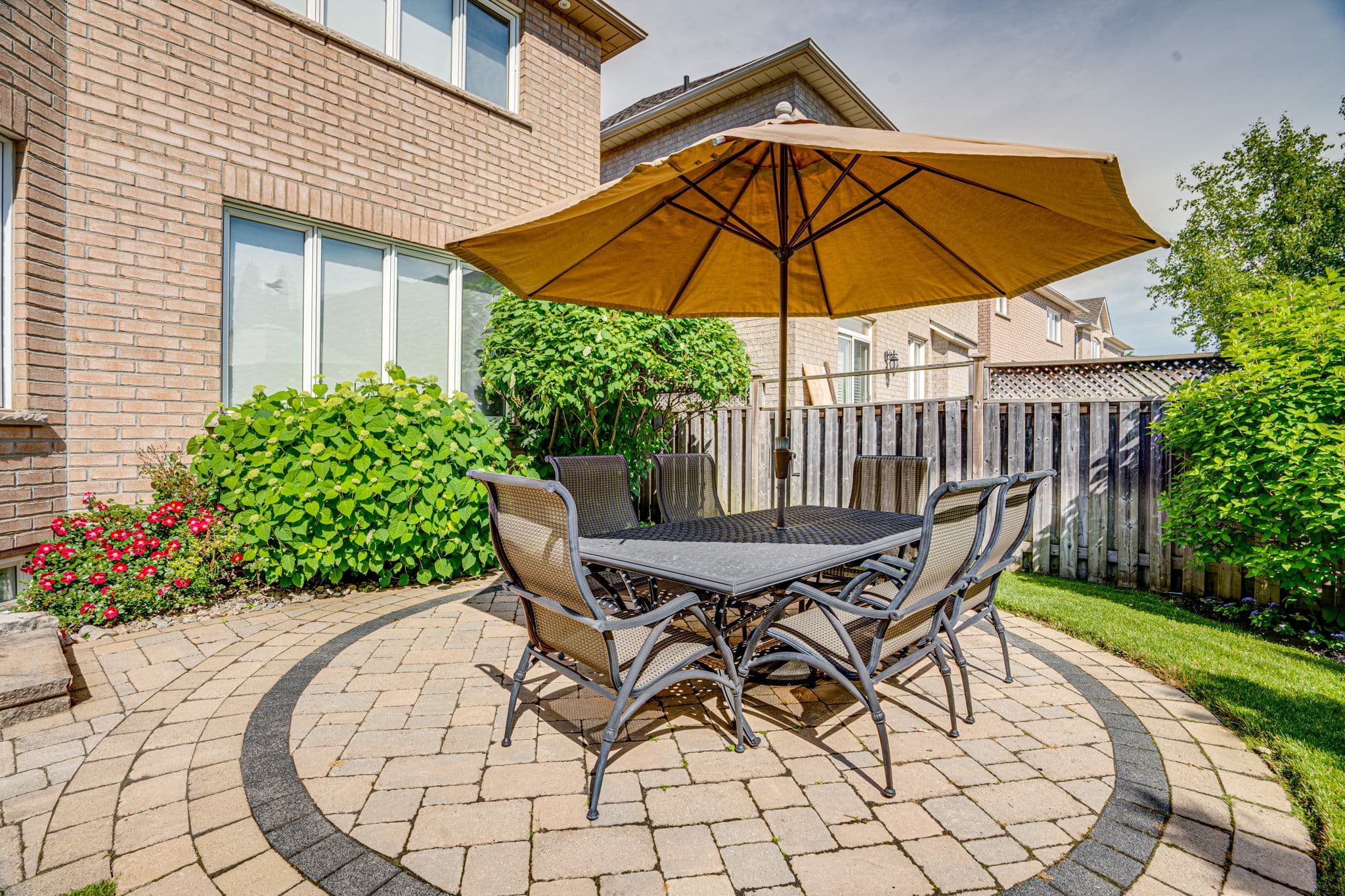 109 Sandwood Dr Vaughan, ON L4J 8W4