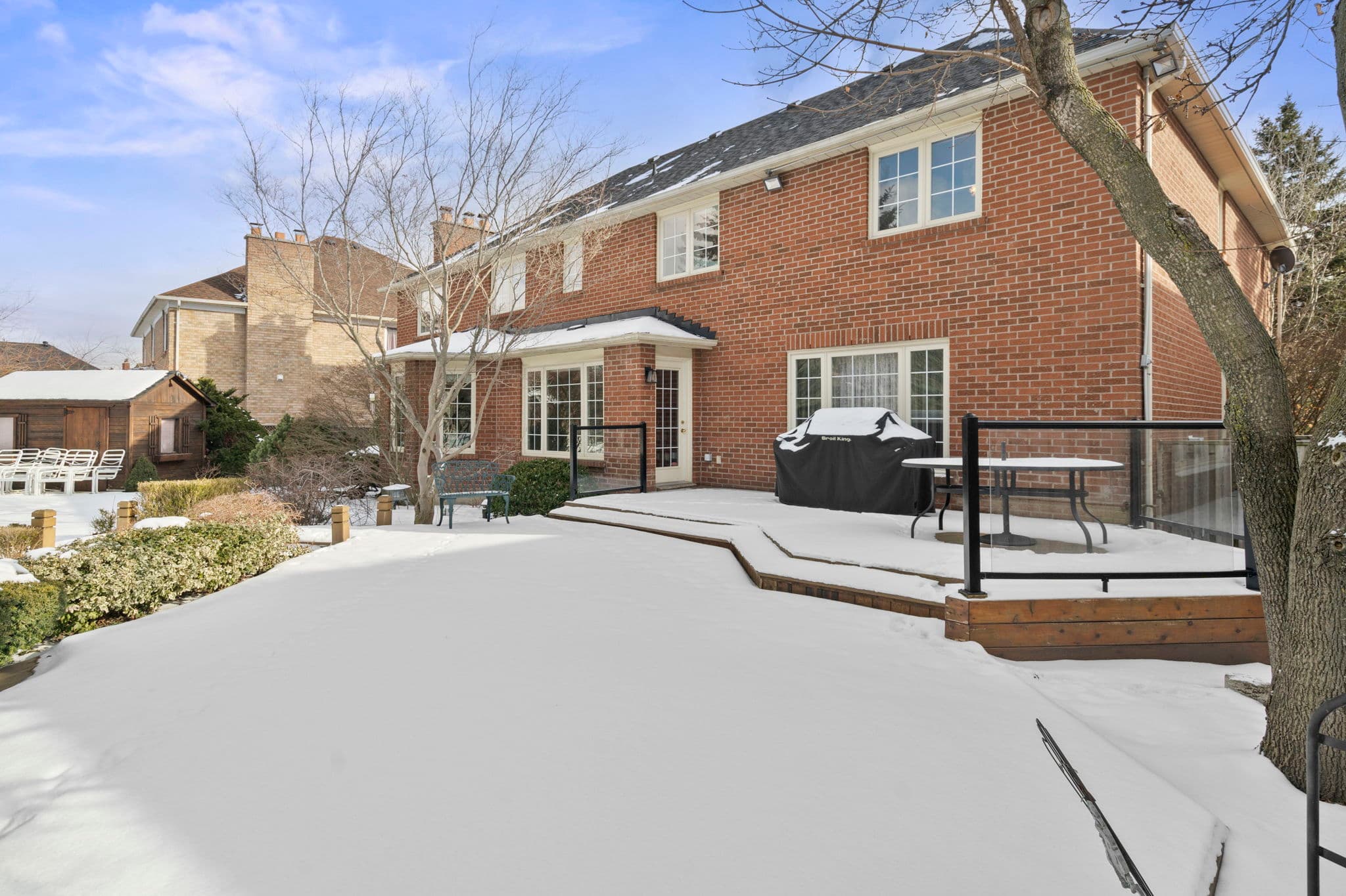 11 Glenarden Crescent Richmond Hill, ON L4B 2G3