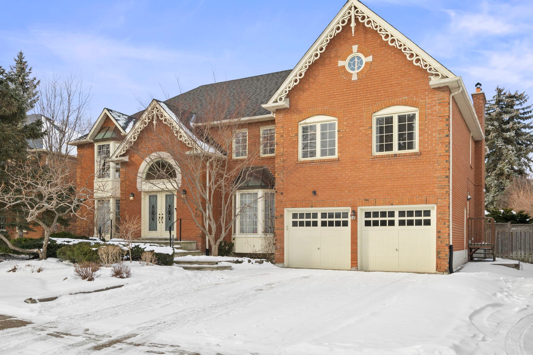 11 Glenarden Crescent Richmond Hill, ON L4B 2G3