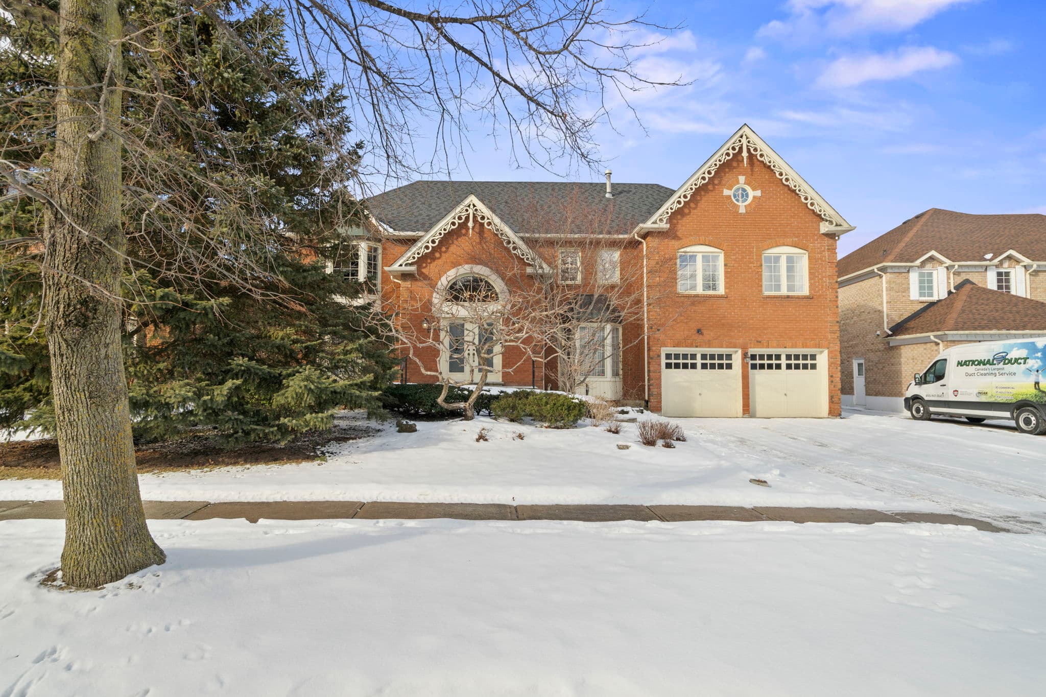 11 Glenarden Crescent Richmond Hill, ON L4B 2G3