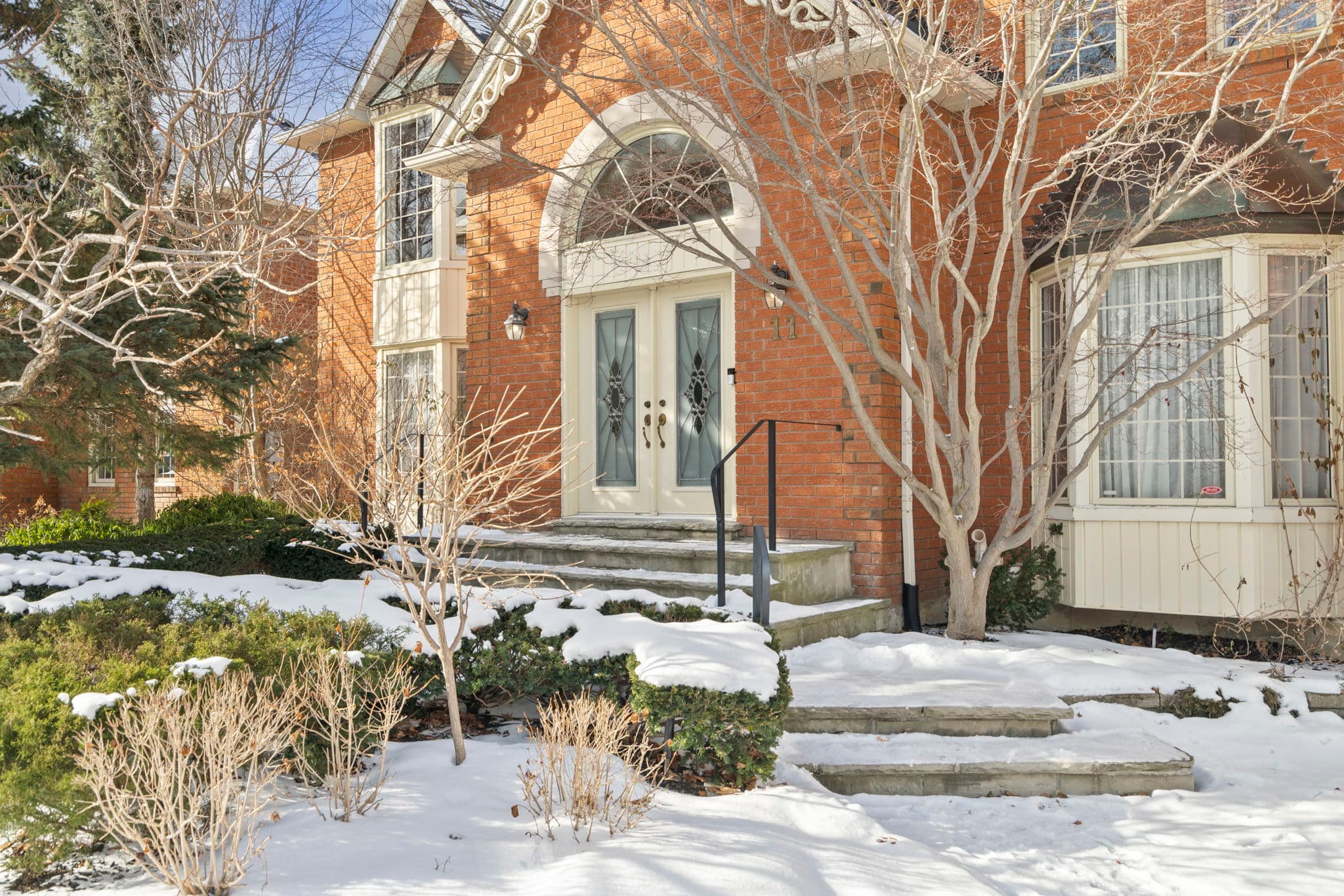 11 Glenarden Crescent Richmond Hill, ON L4B 2G3