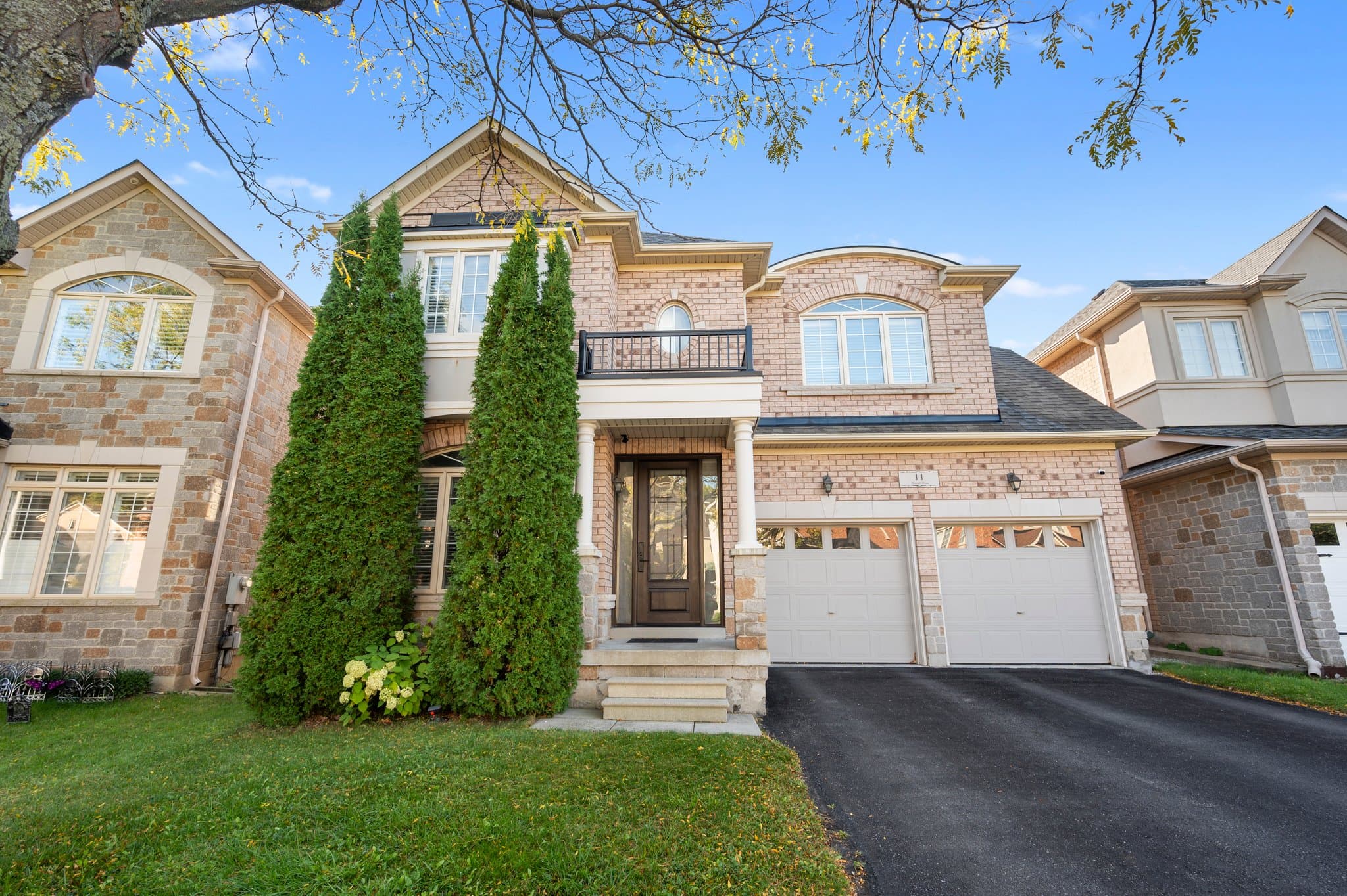 11 Hendel Dr Vaughan, ON L4J 9H5
